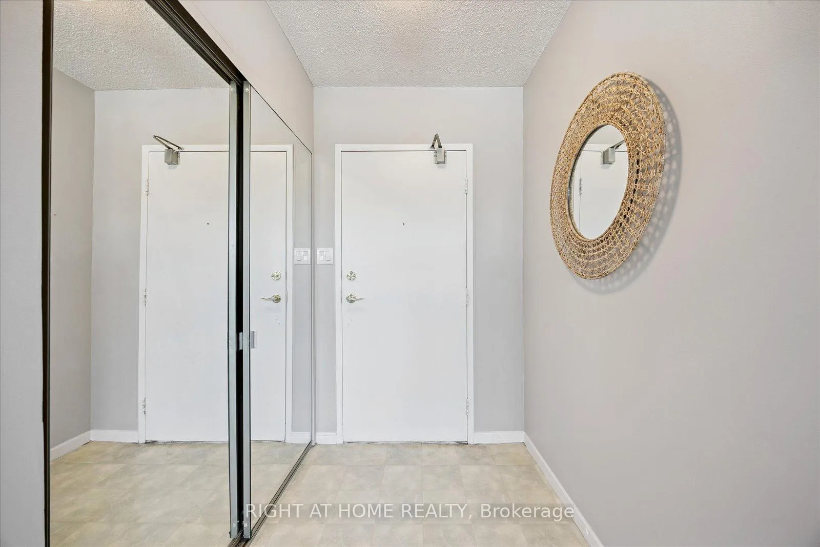 Photo 6 of Unit 411, 55 William Street E, Oshawa, McLaughlin — HOMEH