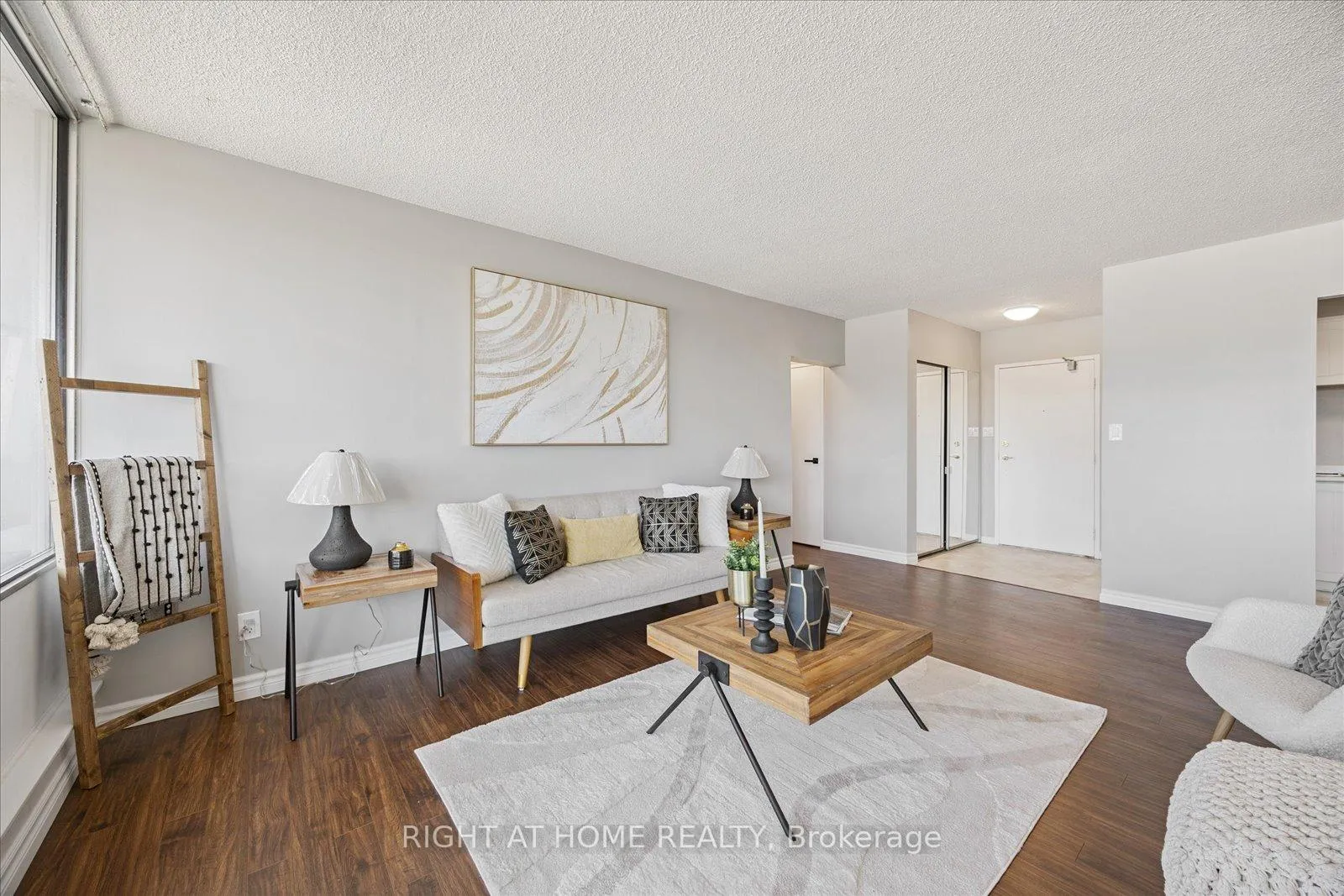 Photo 10 of Unit 411, 55 William Street E, Oshawa, McLaughlin — HOMEH