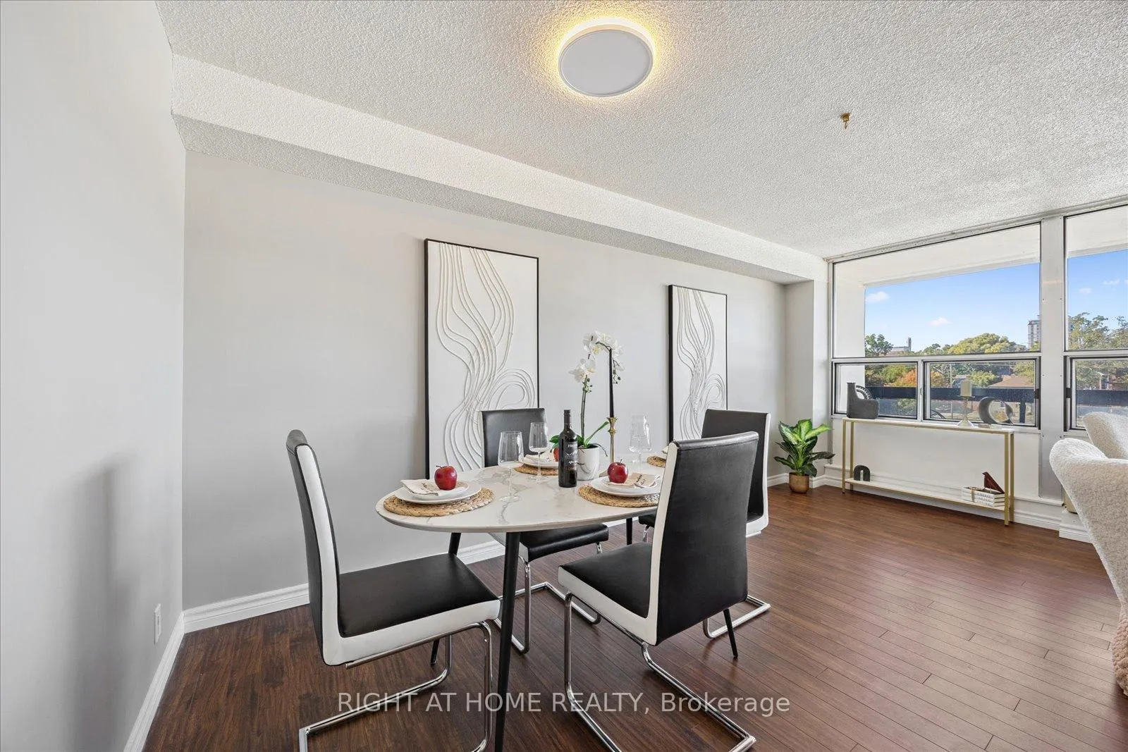 Photo 12 of Unit 411, 55 William Street E, Oshawa, McLaughlin — HOMEH