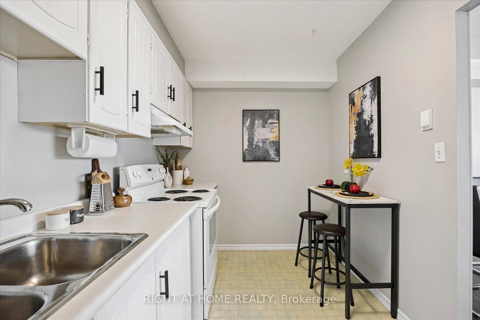 Photo 14 of Unit 411, 55 William Street E, Oshawa, McLaughlin — HOMEH
