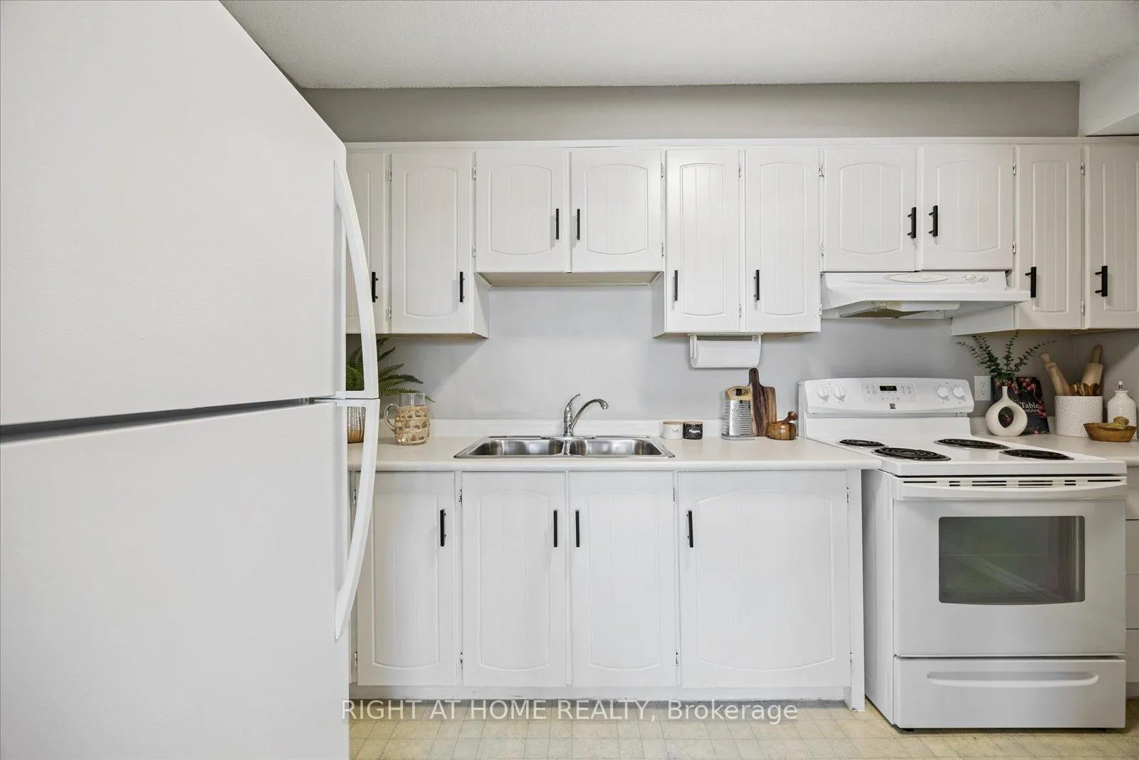 Photo 17 of Unit 411, 55 William Street E, Oshawa, McLaughlin — HOMEH