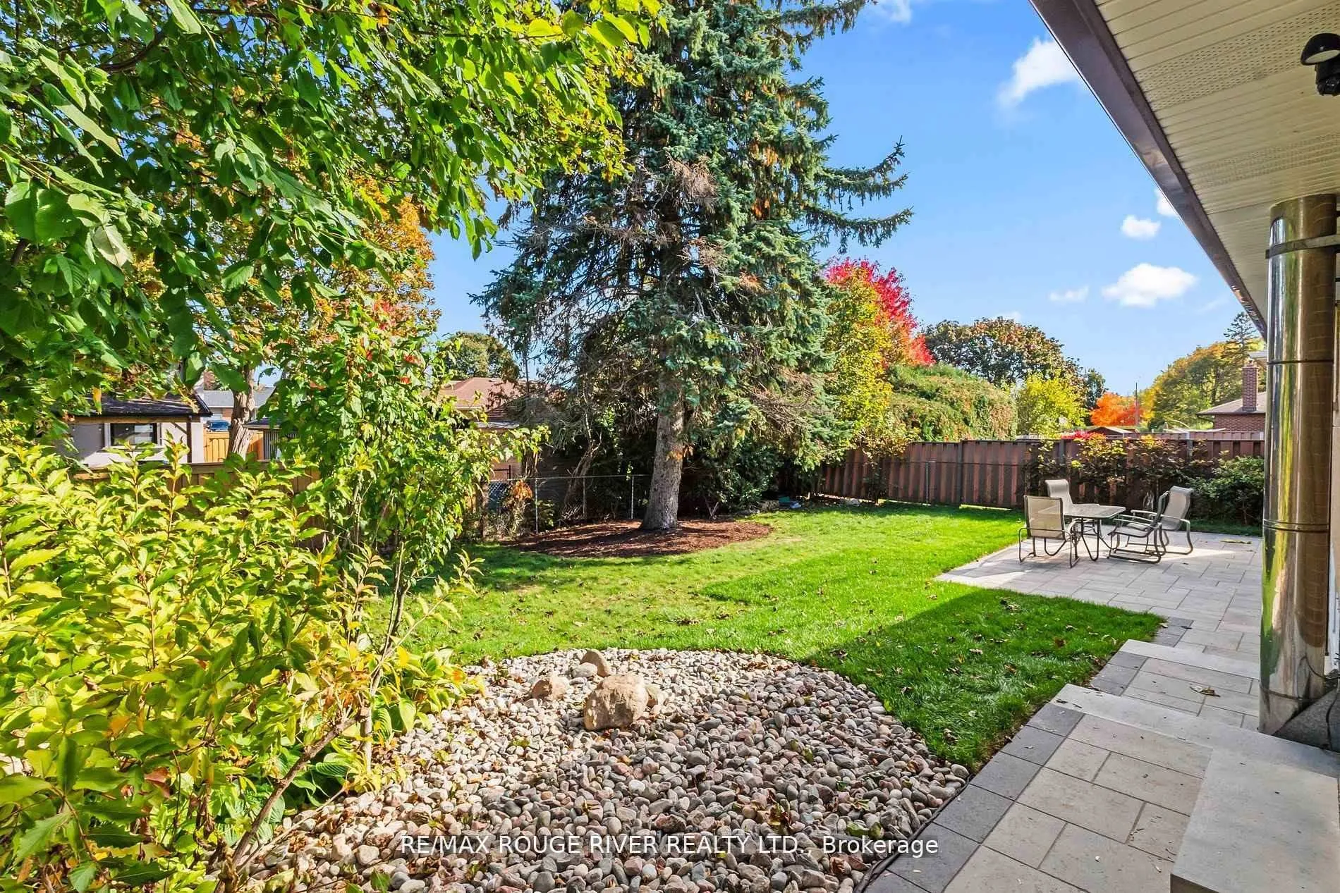 Photo 2 of 745 Glengrove Street, Oshawa, Northglen — HOMEH