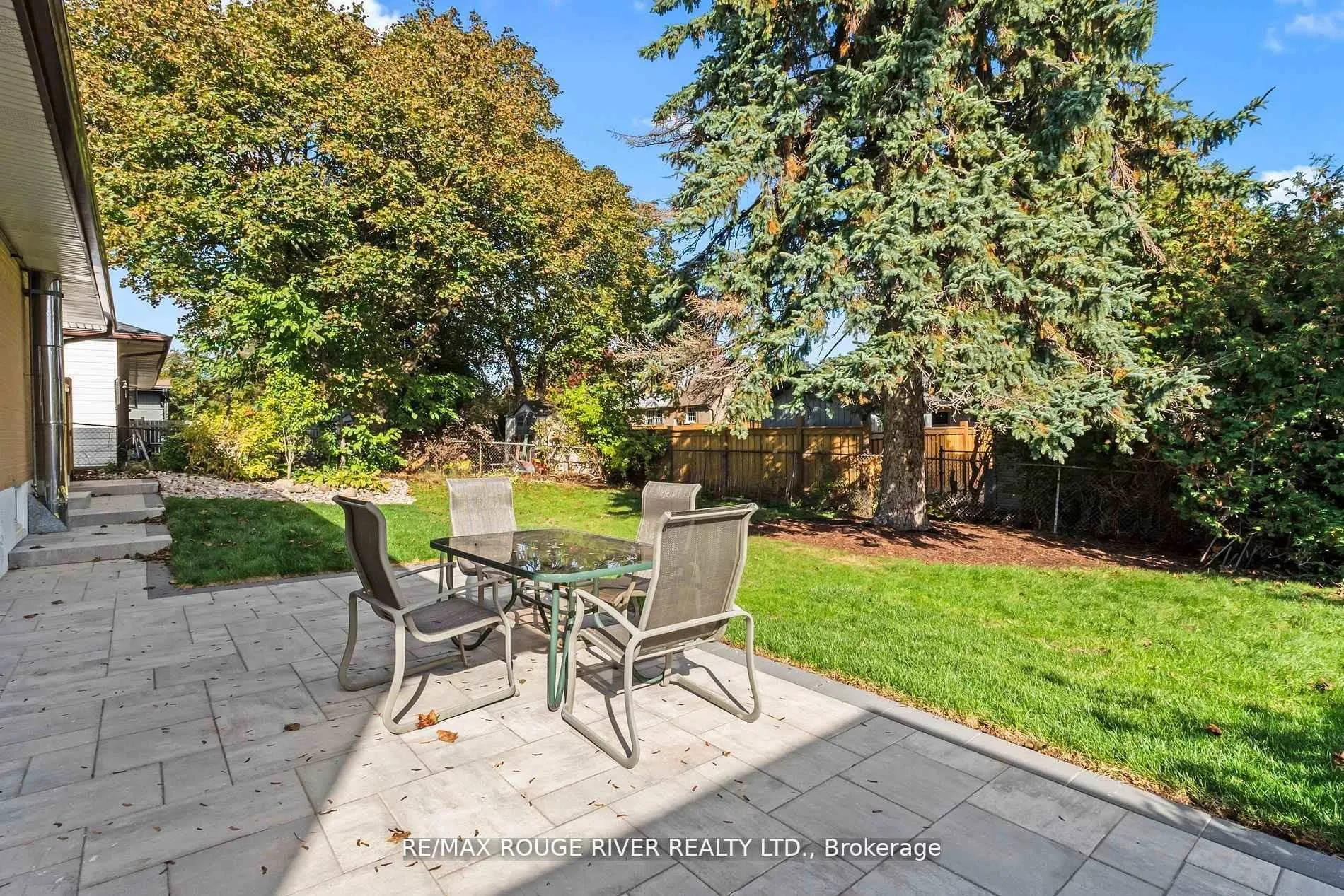 Photo 3 of 745 Glengrove Street, Oshawa, Northglen — HOMEH