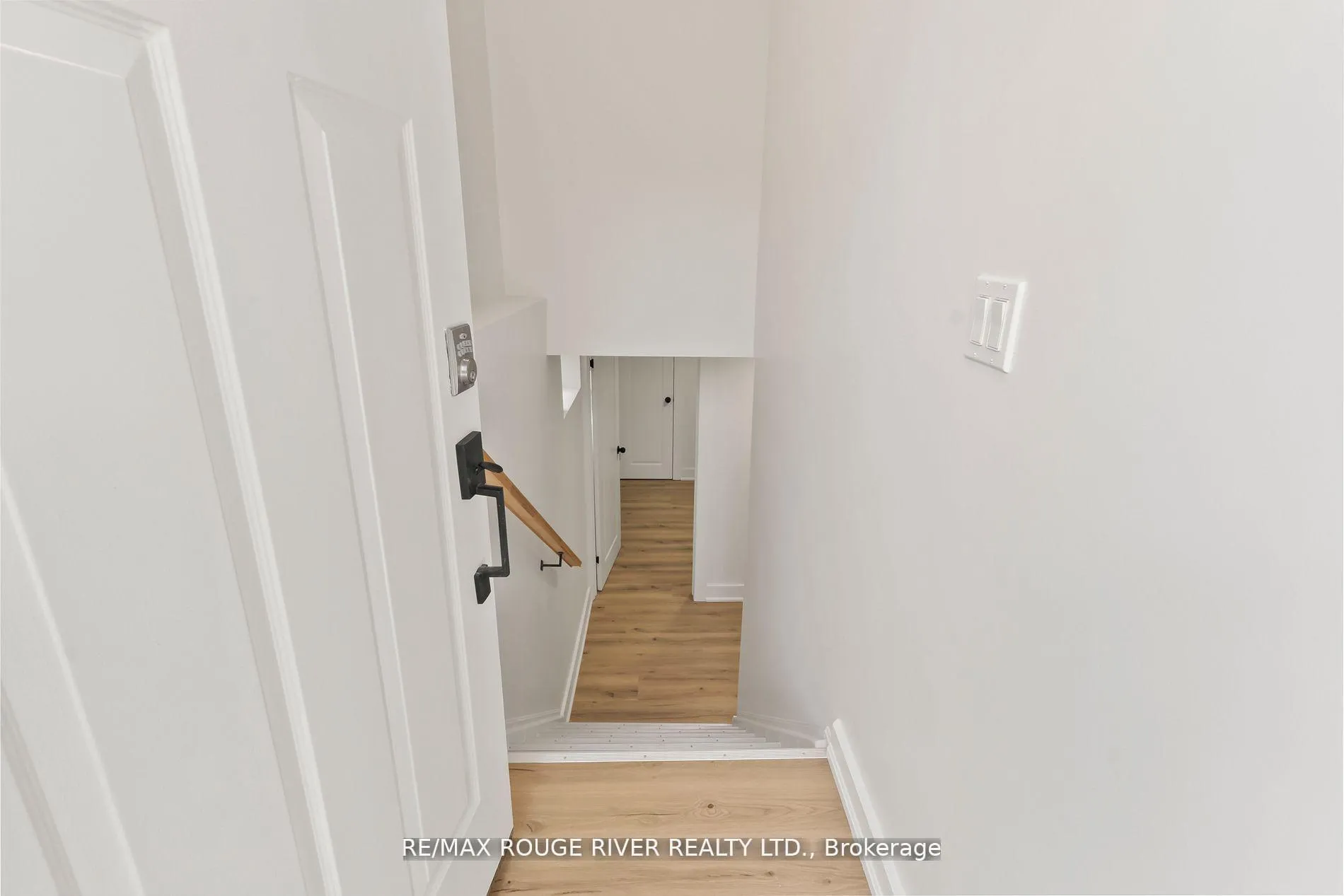 Photo 5 of 745 Glengrove Street, Oshawa, Northglen — HOMEH