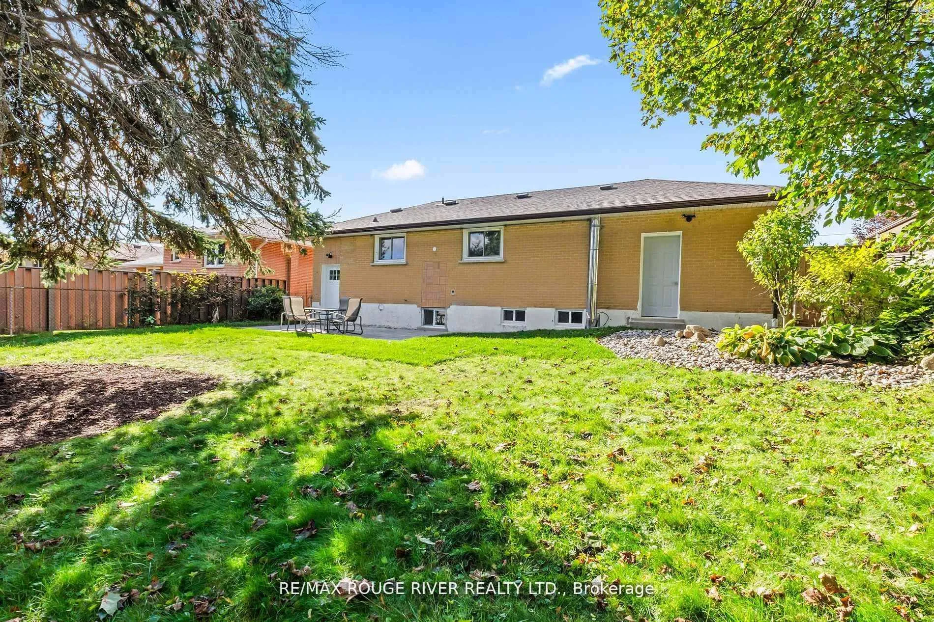 Photo 20 of 745 Glengrove Street, Oshawa, Northglen — HOMEH