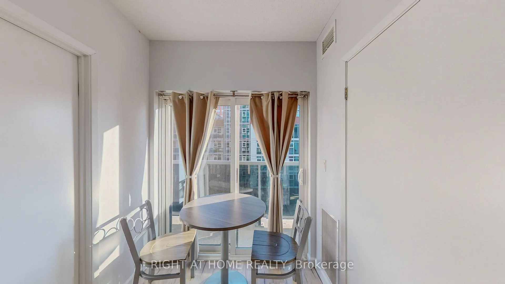Photo 13 of Unit 1618, 258A Sunview Street, Waterloo — HOMEH