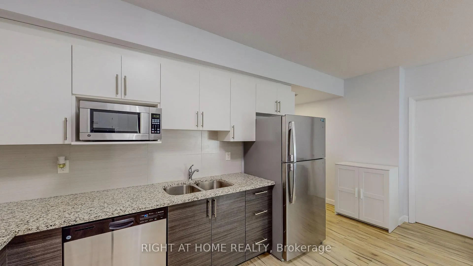 Photo 19 of Unit 1618, 258A Sunview Street, Waterloo — HOMEH