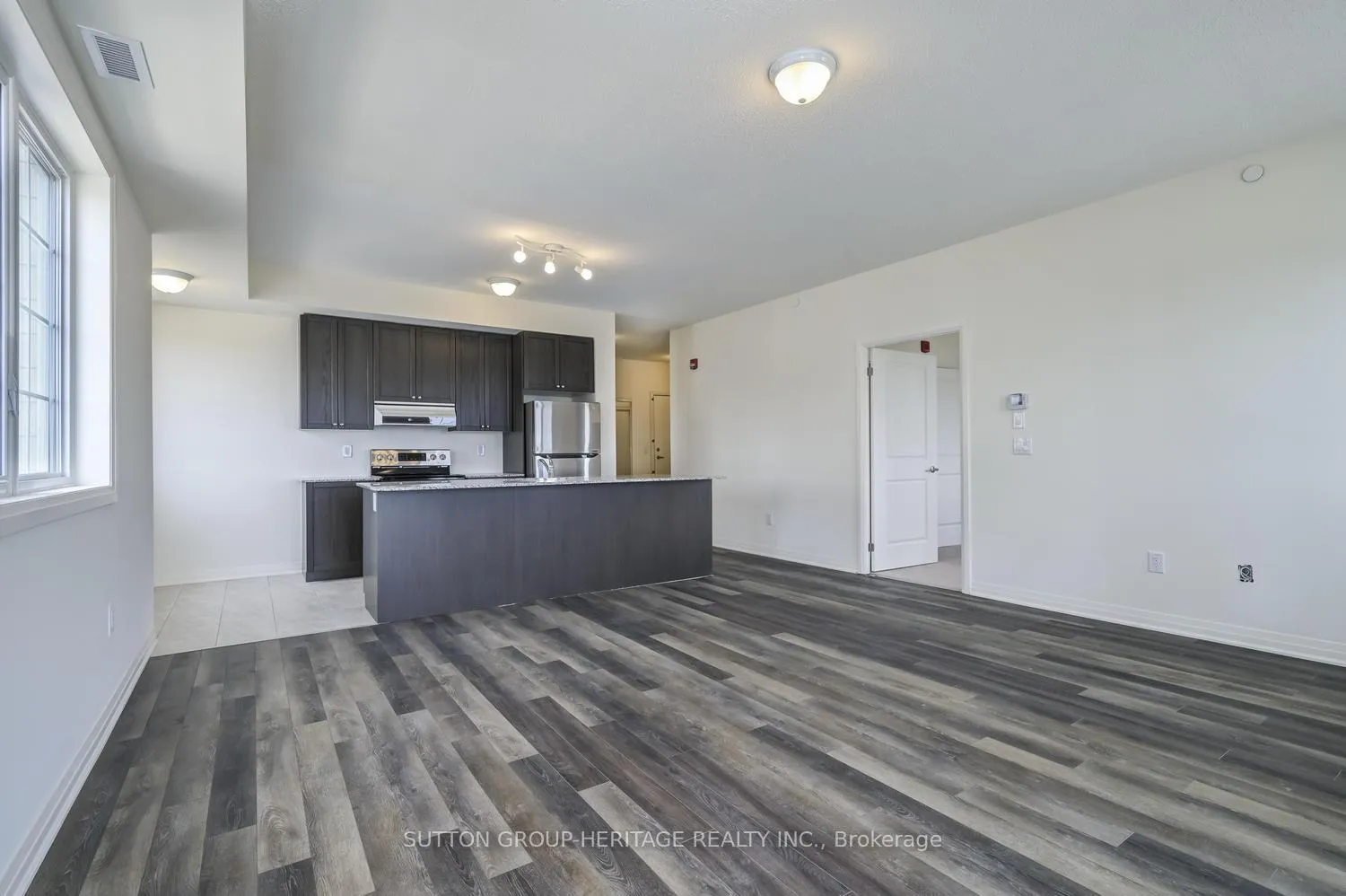 Photo 4 of Unit 304, 70 Shipway Avenue, Clarington, Newcastle — HOMEH