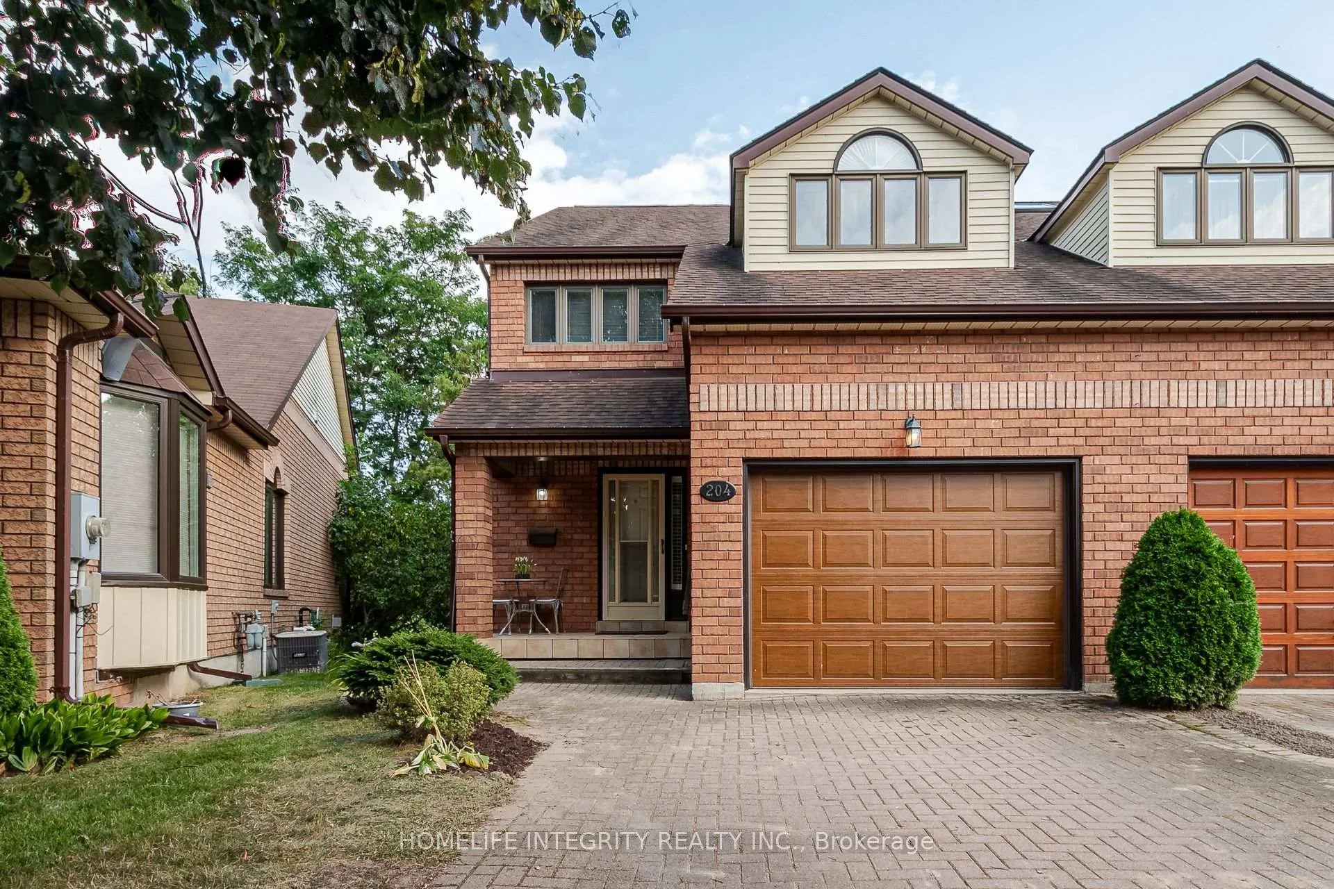 Front of 204 Greenbriar Road