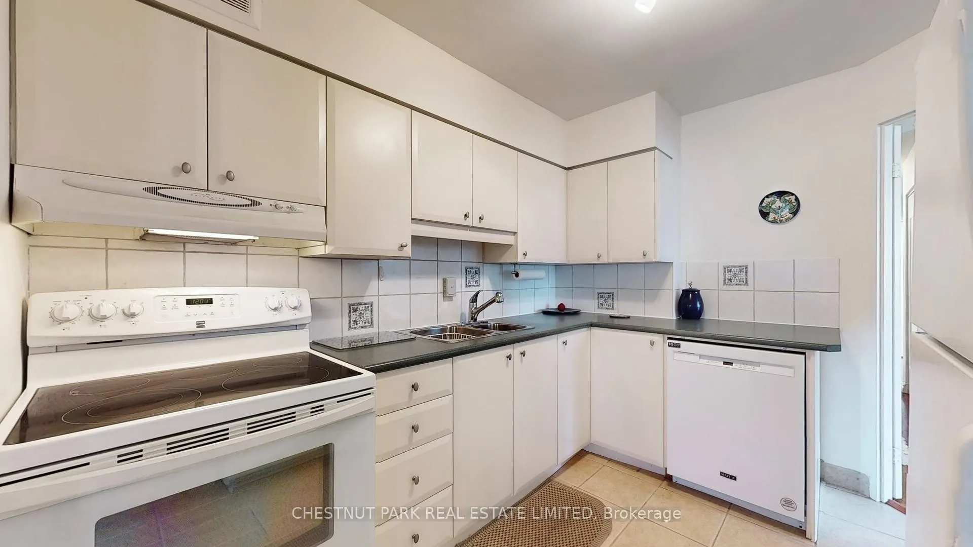 Photo 11 of Unit 810, 25 Maitland Street, Toronto, Church-Yonge Corridor — HOMEH