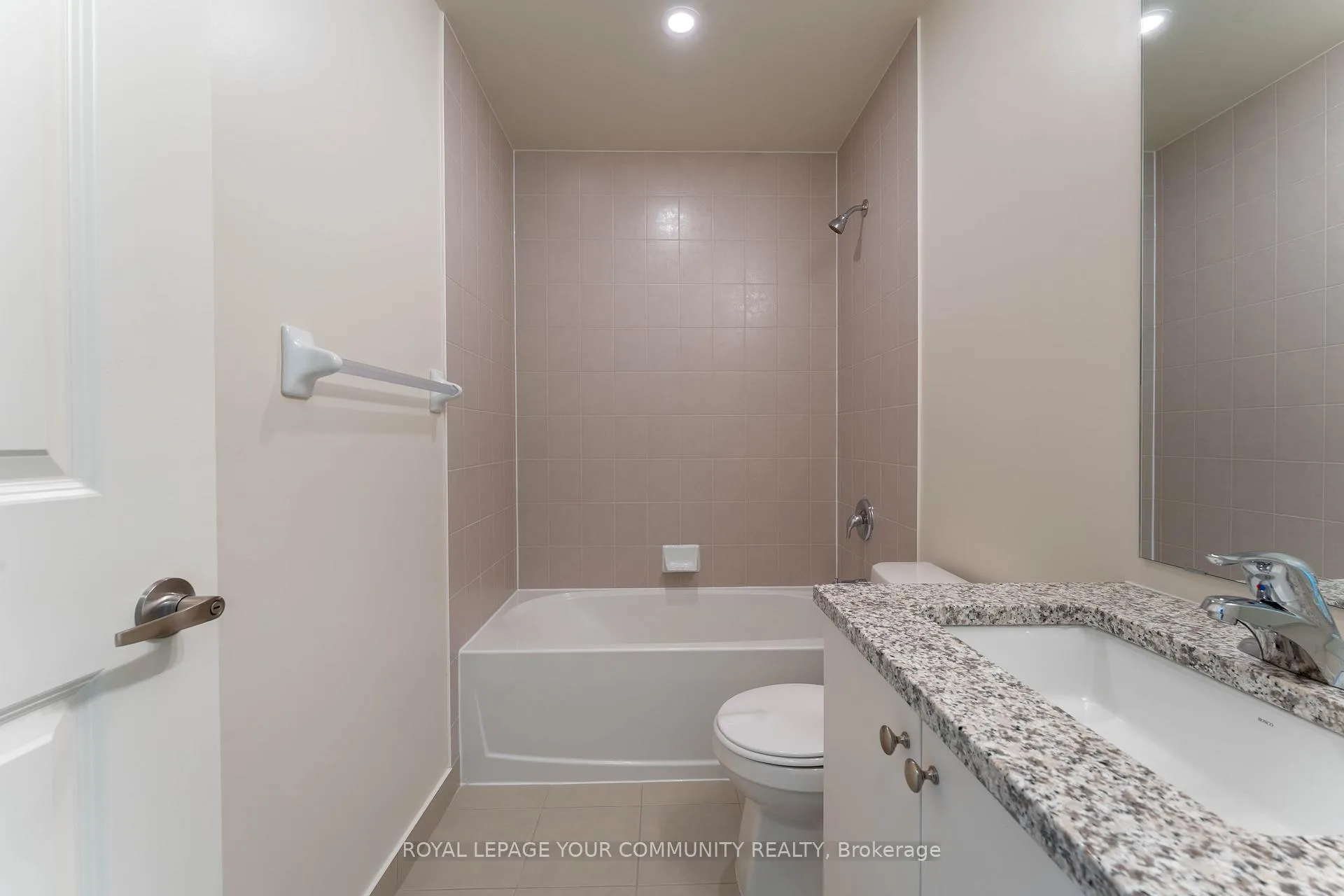Photo 5 of Unit 4205, 38 Annie Craig Drive, Etobicoke, Mimico — HOMEH