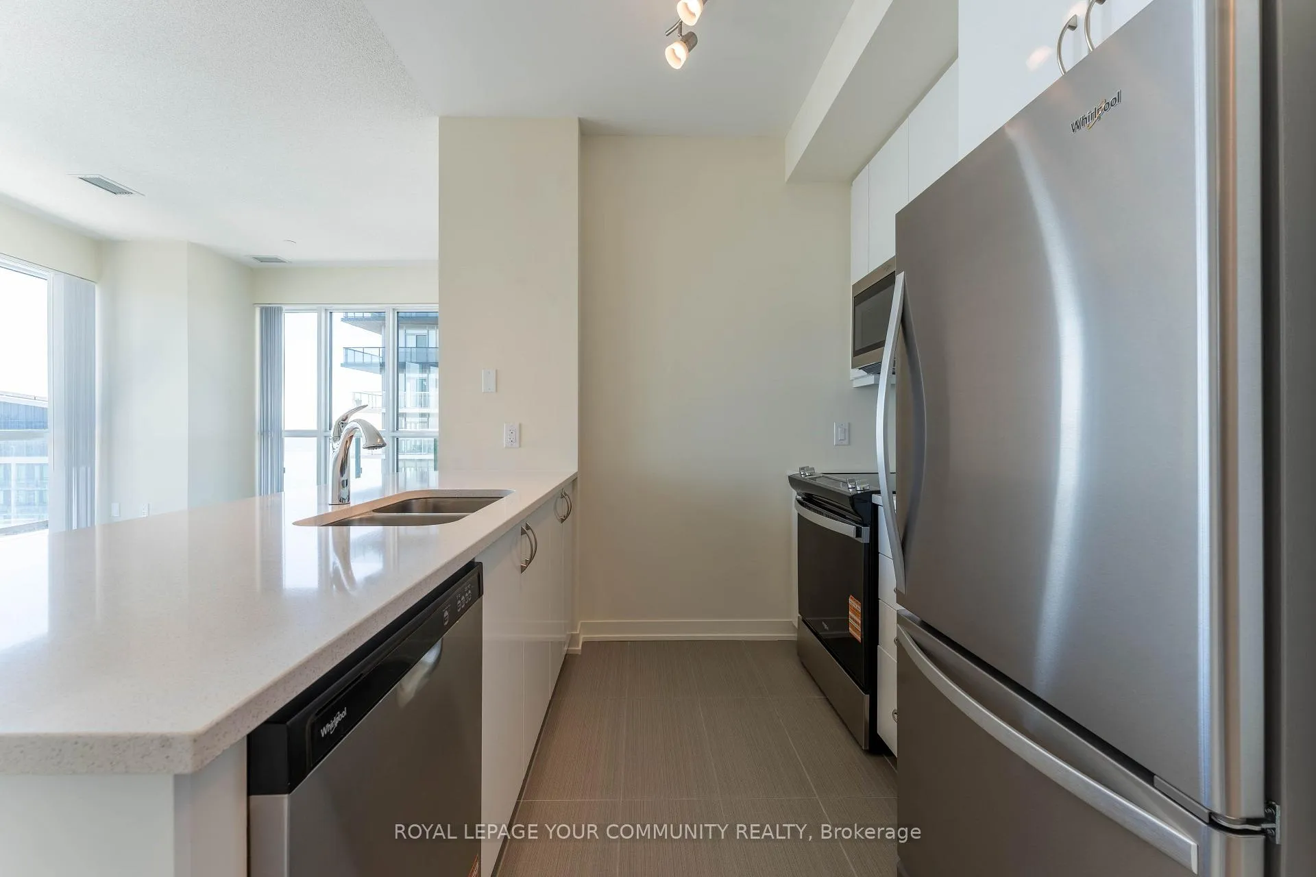 Photo 7 of Unit 4205, 38 Annie Craig Drive, Etobicoke, Mimico — HOMEH