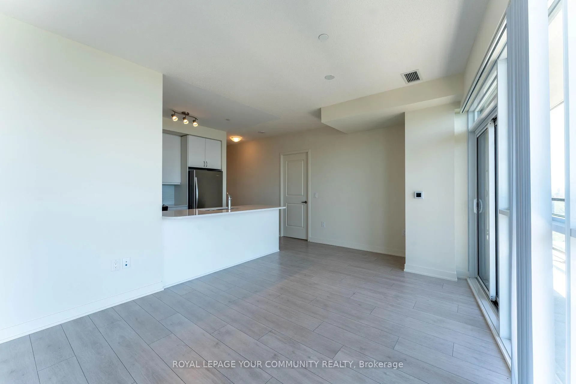 Photo 8 of Unit 4205, 38 Annie Craig Drive, Etobicoke, Mimico — HOMEH