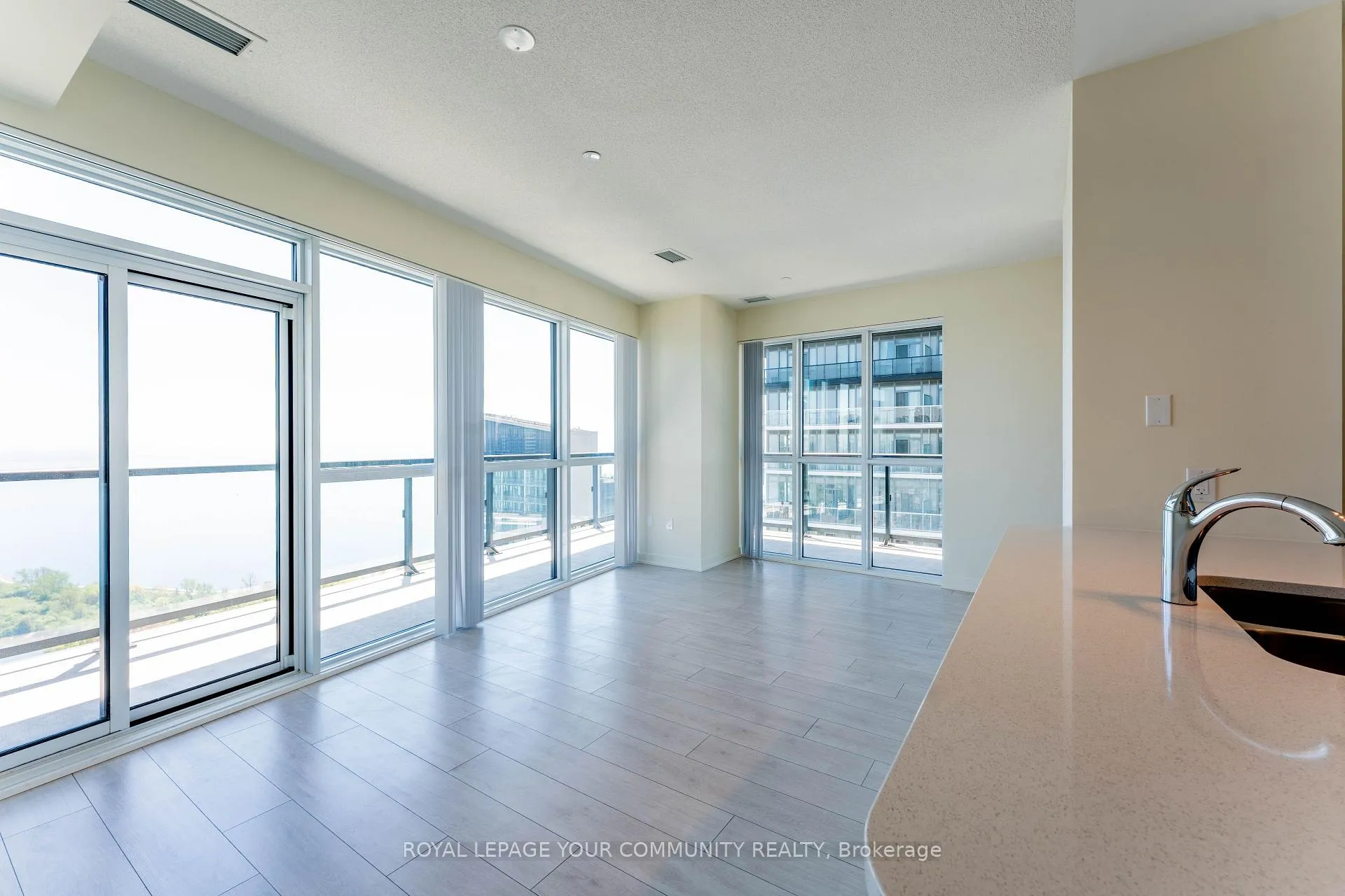Photo 9 of Unit 4205, 38 Annie Craig Drive, Etobicoke, Mimico — HOMEH
