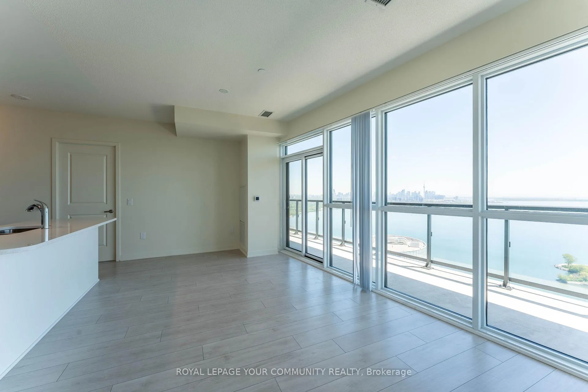 Photo 10 of Unit 4205, 38 Annie Craig Drive, Etobicoke, Mimico — HOMEH