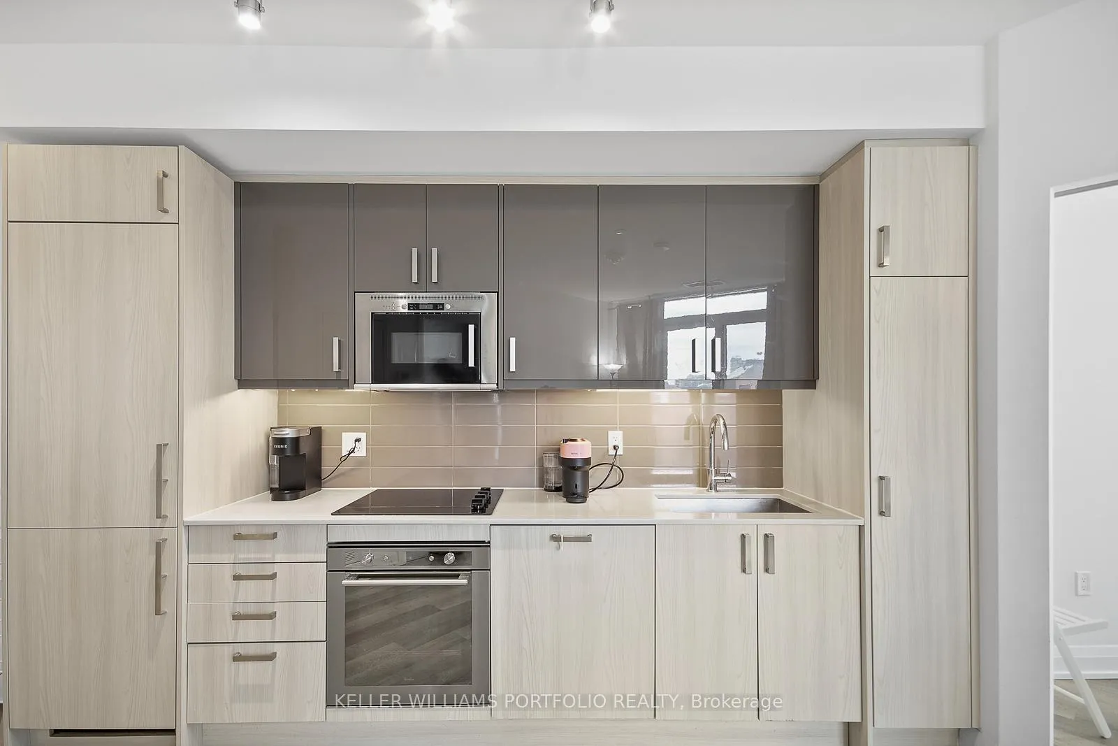 Photo 6 of Unit 902, 77 Mutual Street, Toronto, Church-Yonge Corridor — HOMEH