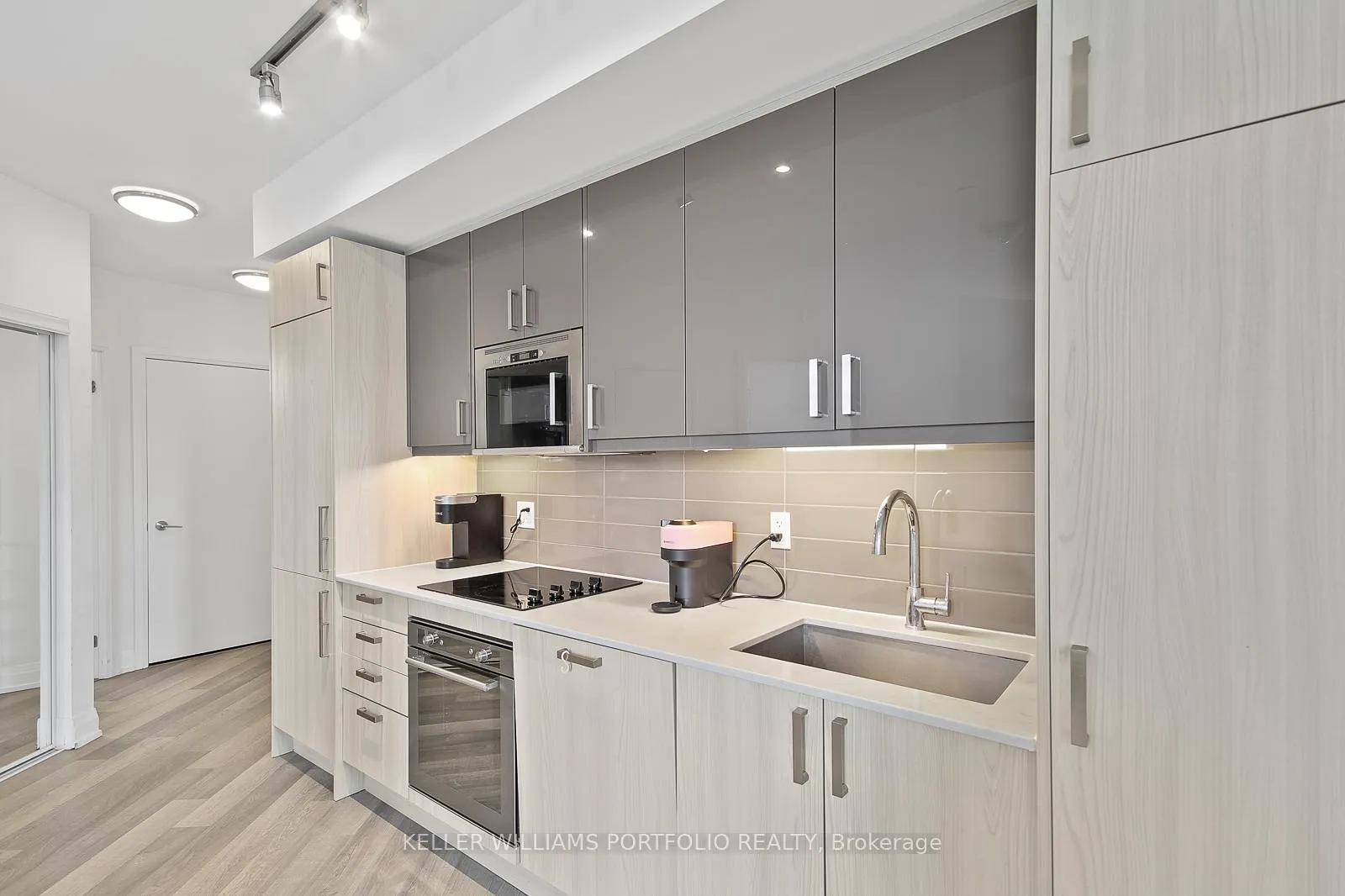 Photo 8 of Unit 902, 77 Mutual Street, Toronto, Church-Yonge Corridor — HOMEH