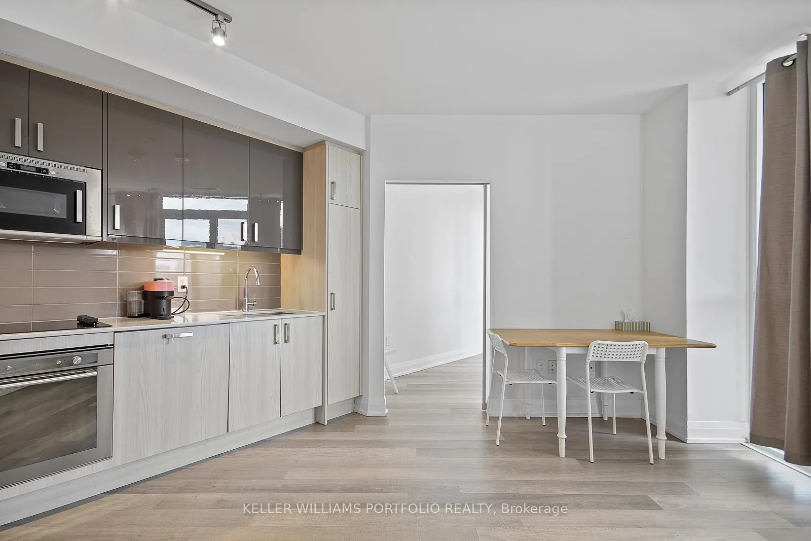 Photo 9 of Unit 902, 77 Mutual Street, Toronto, Church-Yonge Corridor — HOMEH