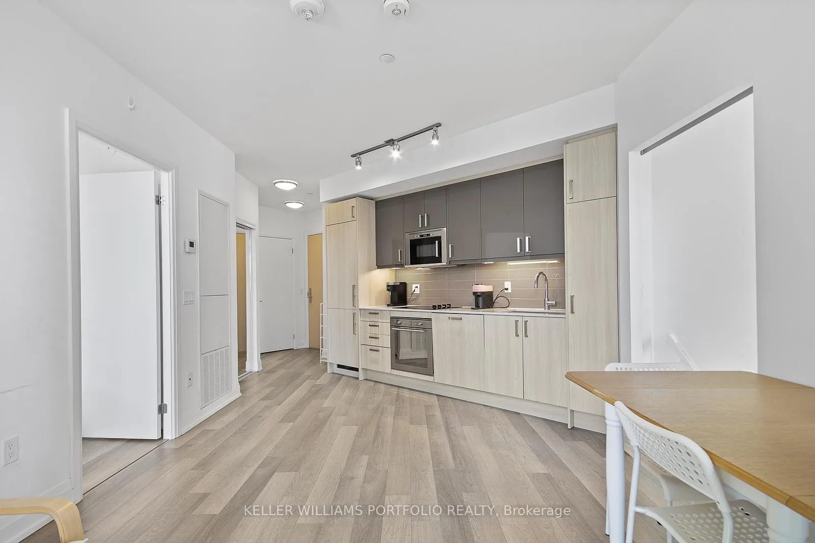 Photo 10 of Unit 902, 77 Mutual Street, Toronto, Church-Yonge Corridor — HOMEH