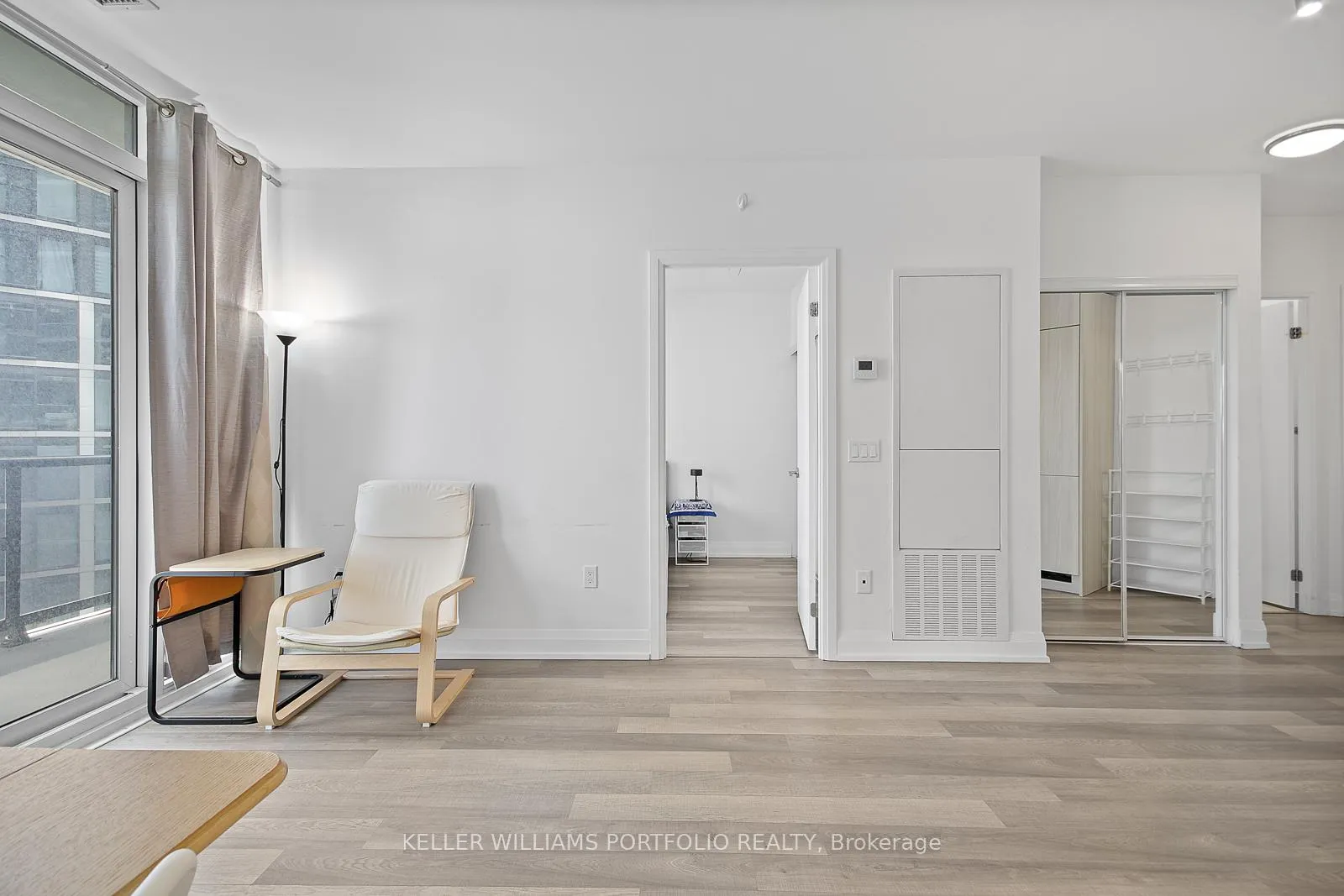 Photo 11 of Unit 902, 77 Mutual Street, Toronto, Church-Yonge Corridor — HOMEH