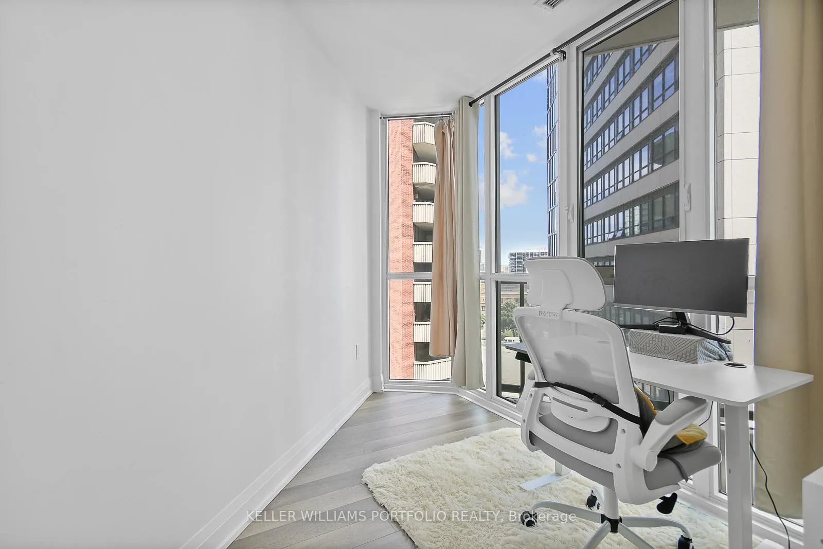 Photo 12 of Unit 902, 77 Mutual Street, Toronto, Church-Yonge Corridor — HOMEH