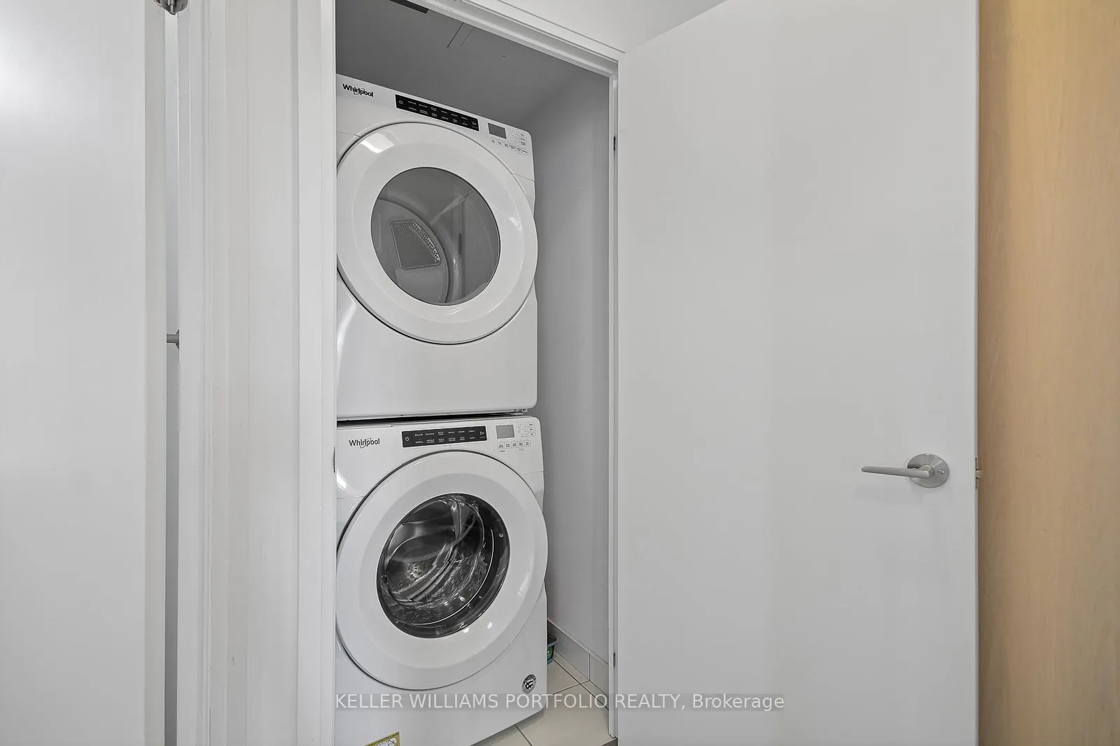 Photo 17 of Unit 902, 77 Mutual Street, Toronto, Church-Yonge Corridor — HOMEH