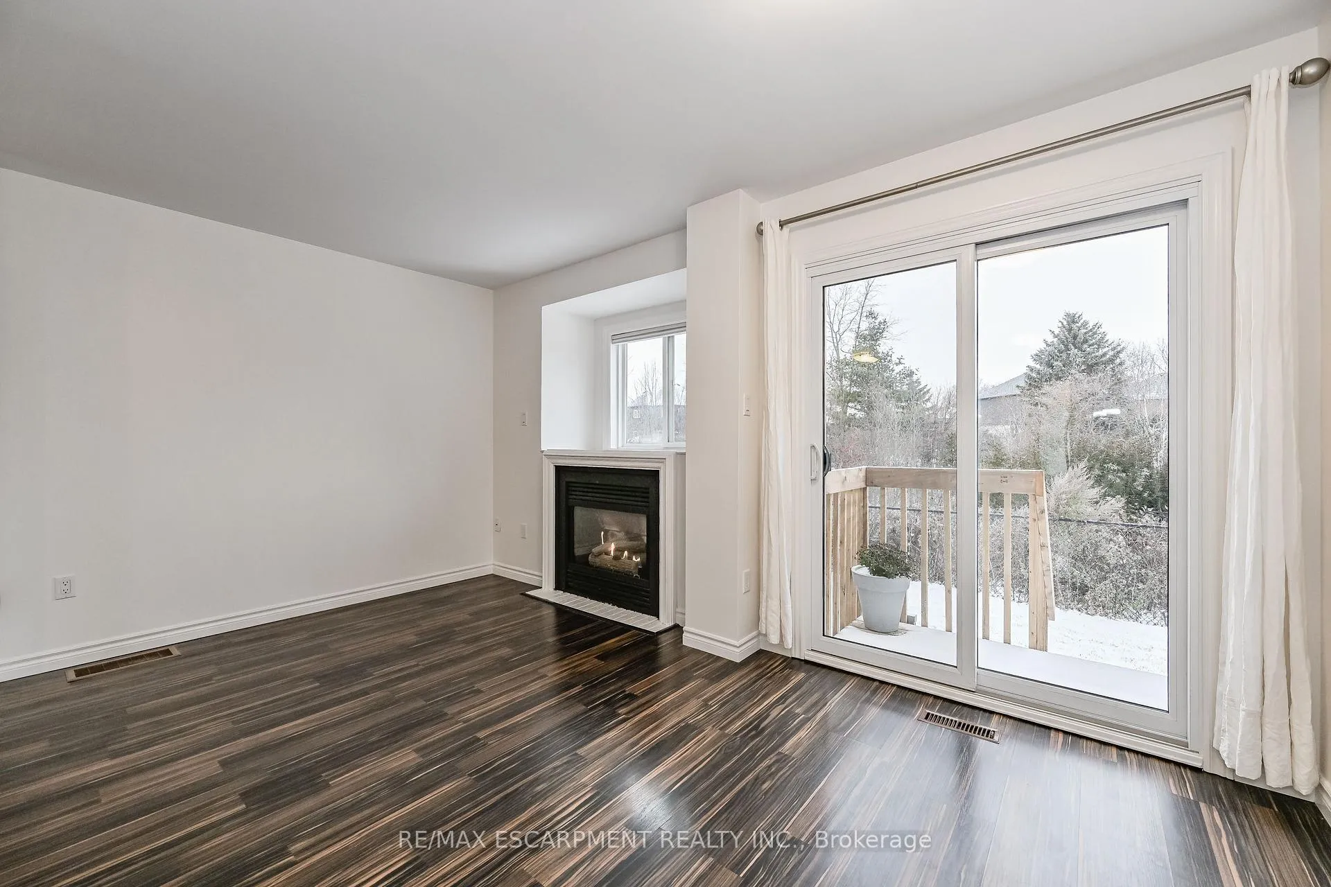 Photo 6 of Unit 12, 75 Ryan's Way, Hamilton, Waterdown — HOMEH