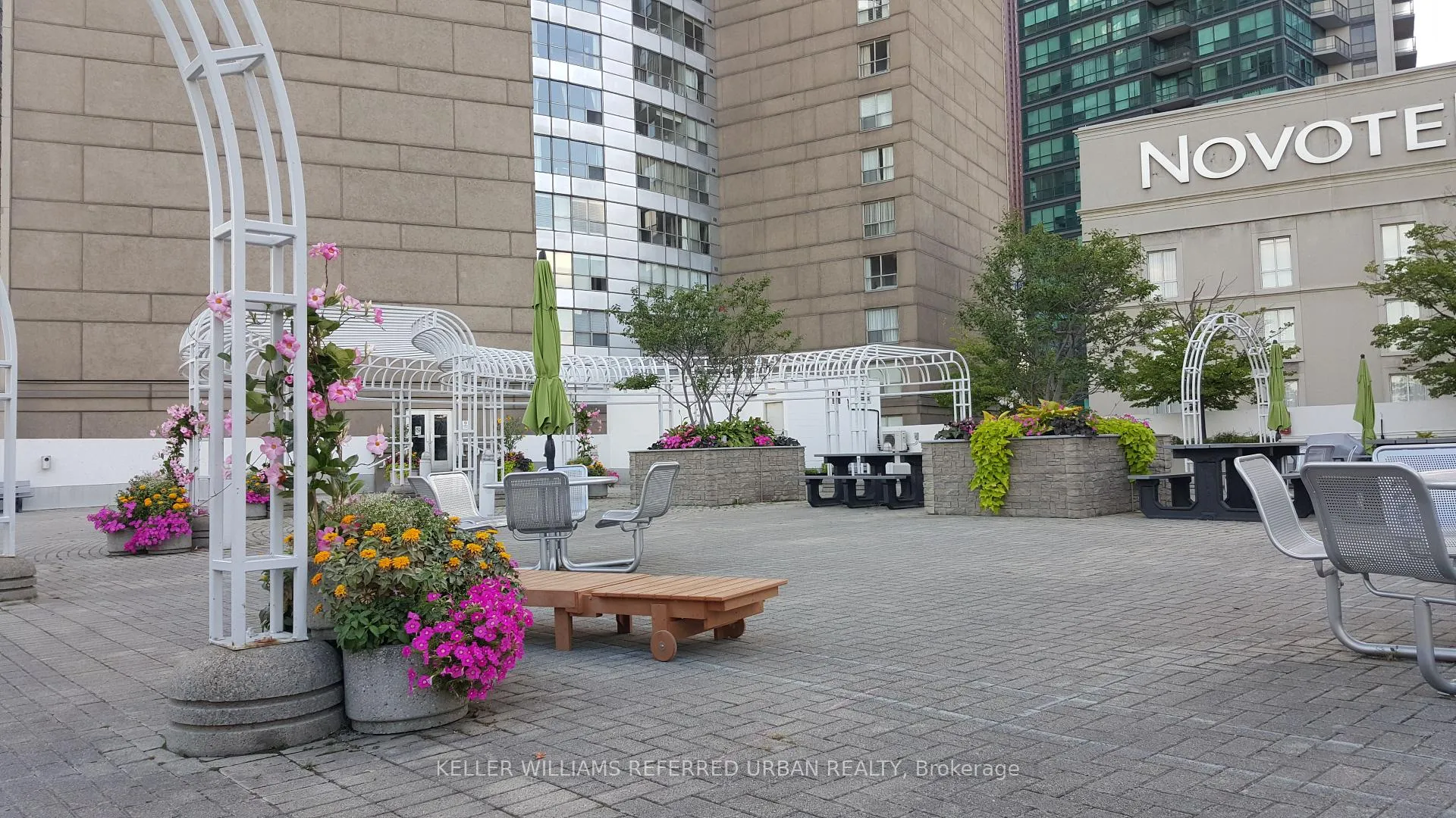 Photo 8 of Unit 2410, 25 The Esplanade, Toronto, Waterfront Communities — HOMEH