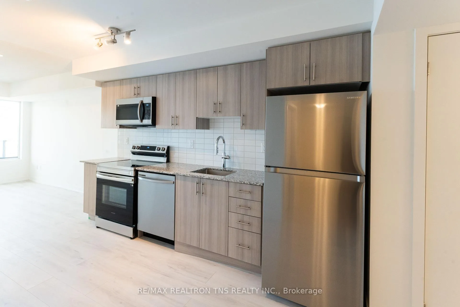 Photo 4 of Unit 1112, 1435 Celebration Drive, Pickering, Bay Ridges — HOMEH