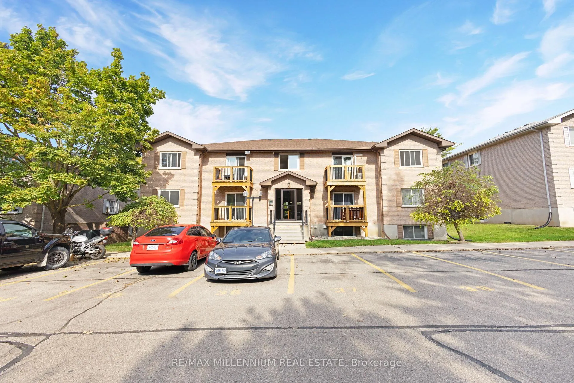 Photo 1 of Unit 303, 266 Overlea Drive, Kitchener, Forest Hill — HOMEH