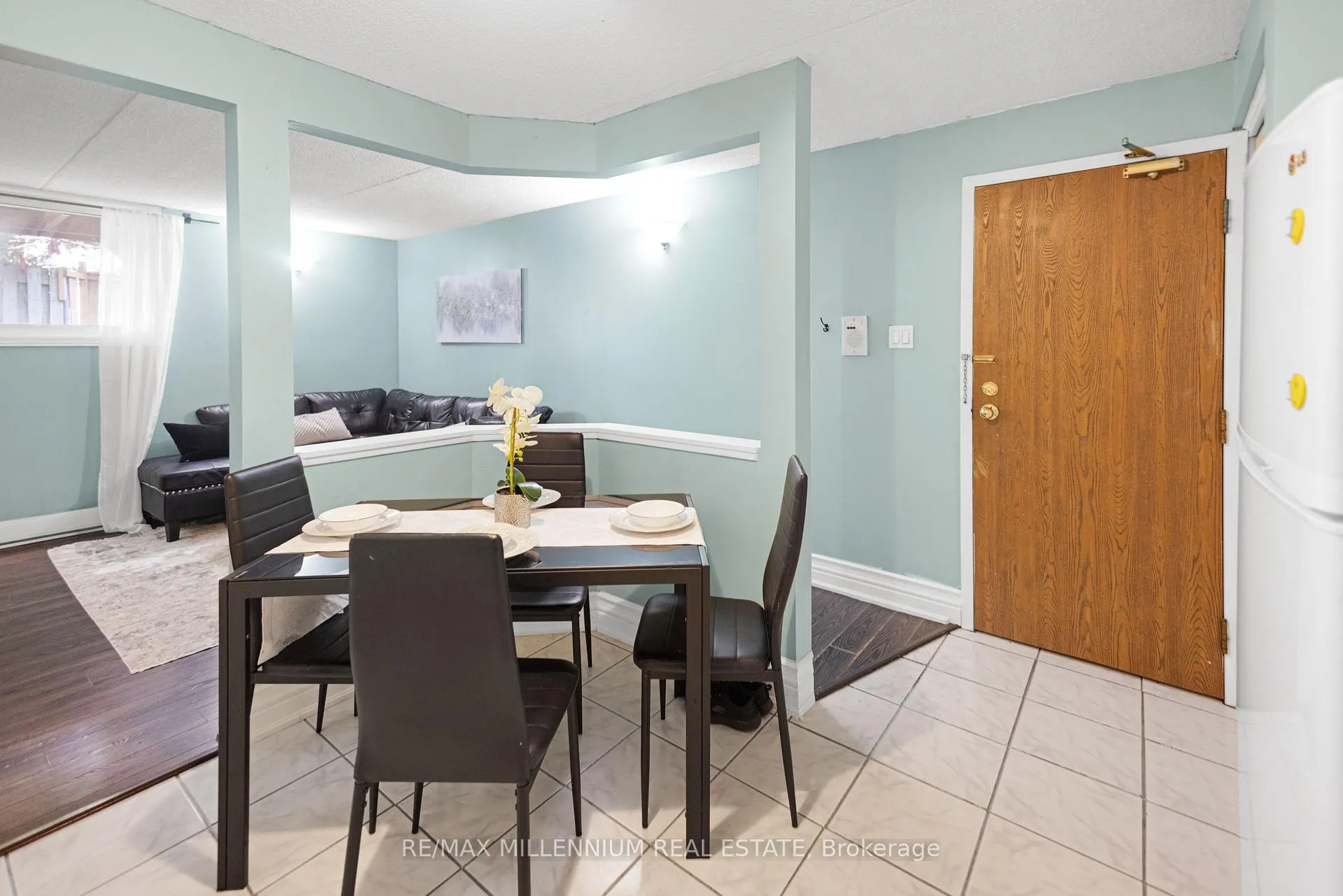 Photo 4 of Unit 303, 266 Overlea Drive, Kitchener, Forest Hill — HOMEH