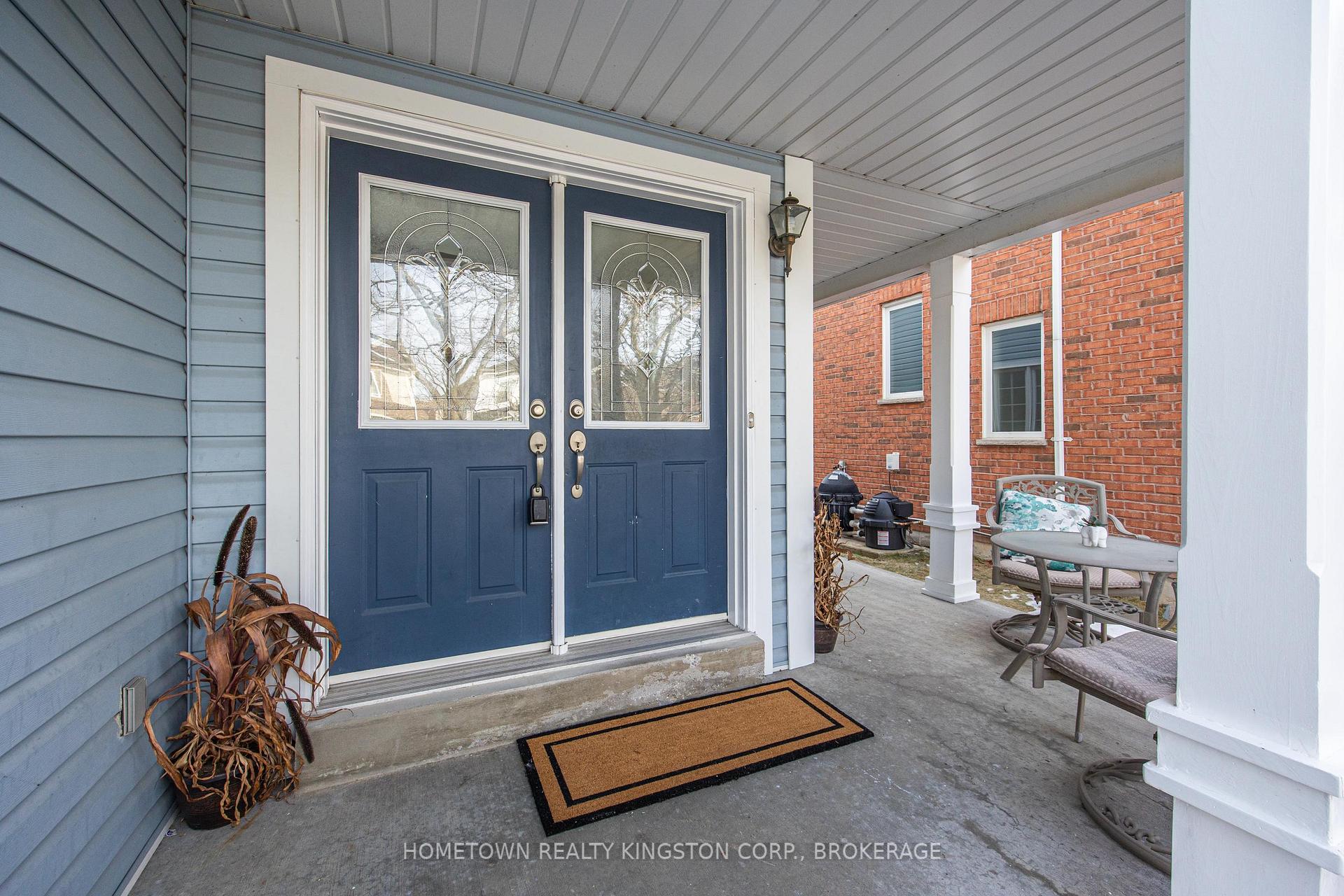 Photo 2 of 11 Holliman Lane, Ajax, South East — HOMEH