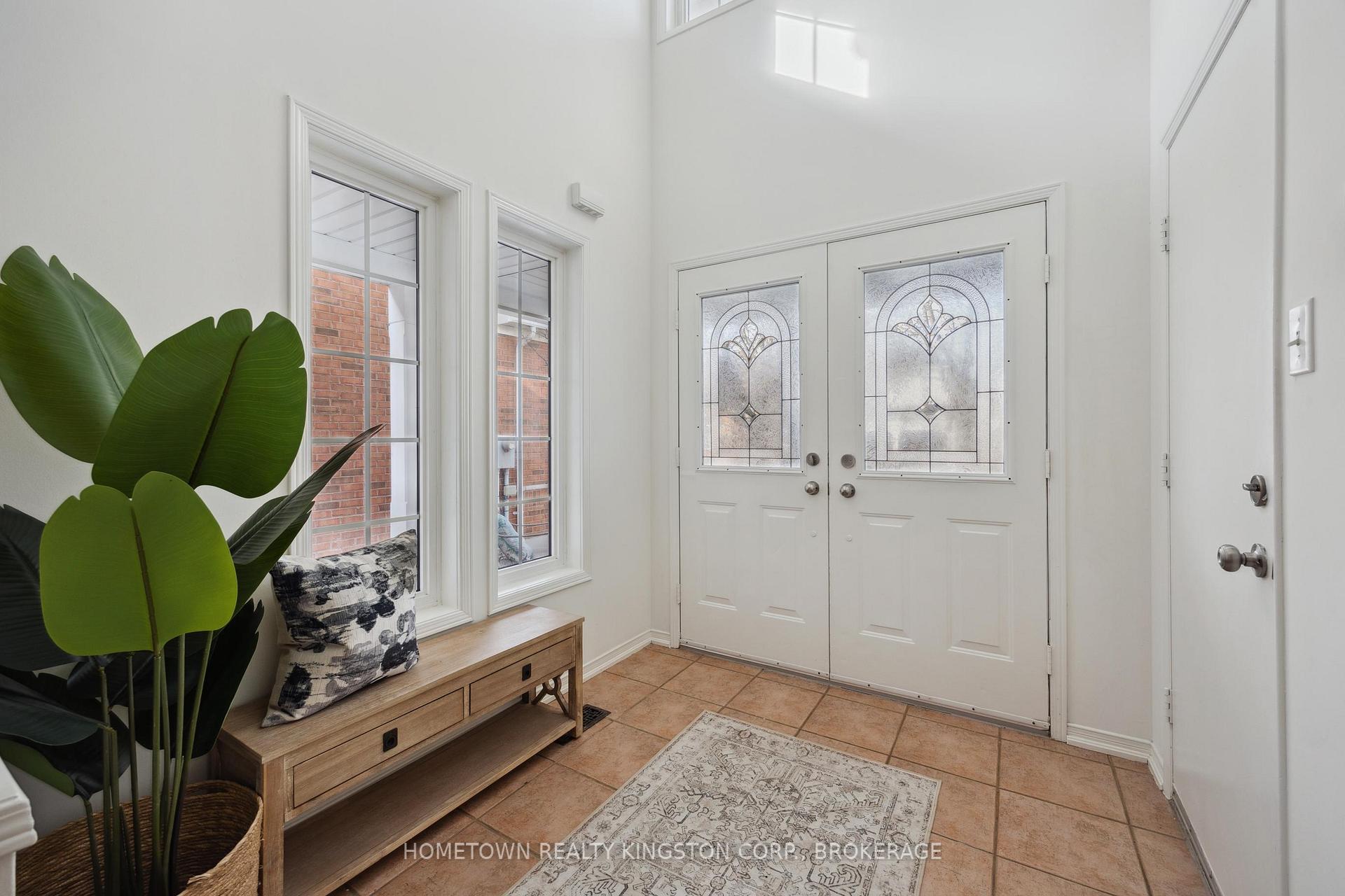 Photo 3 of 11 Holliman Lane, Ajax, South East — HOMEH