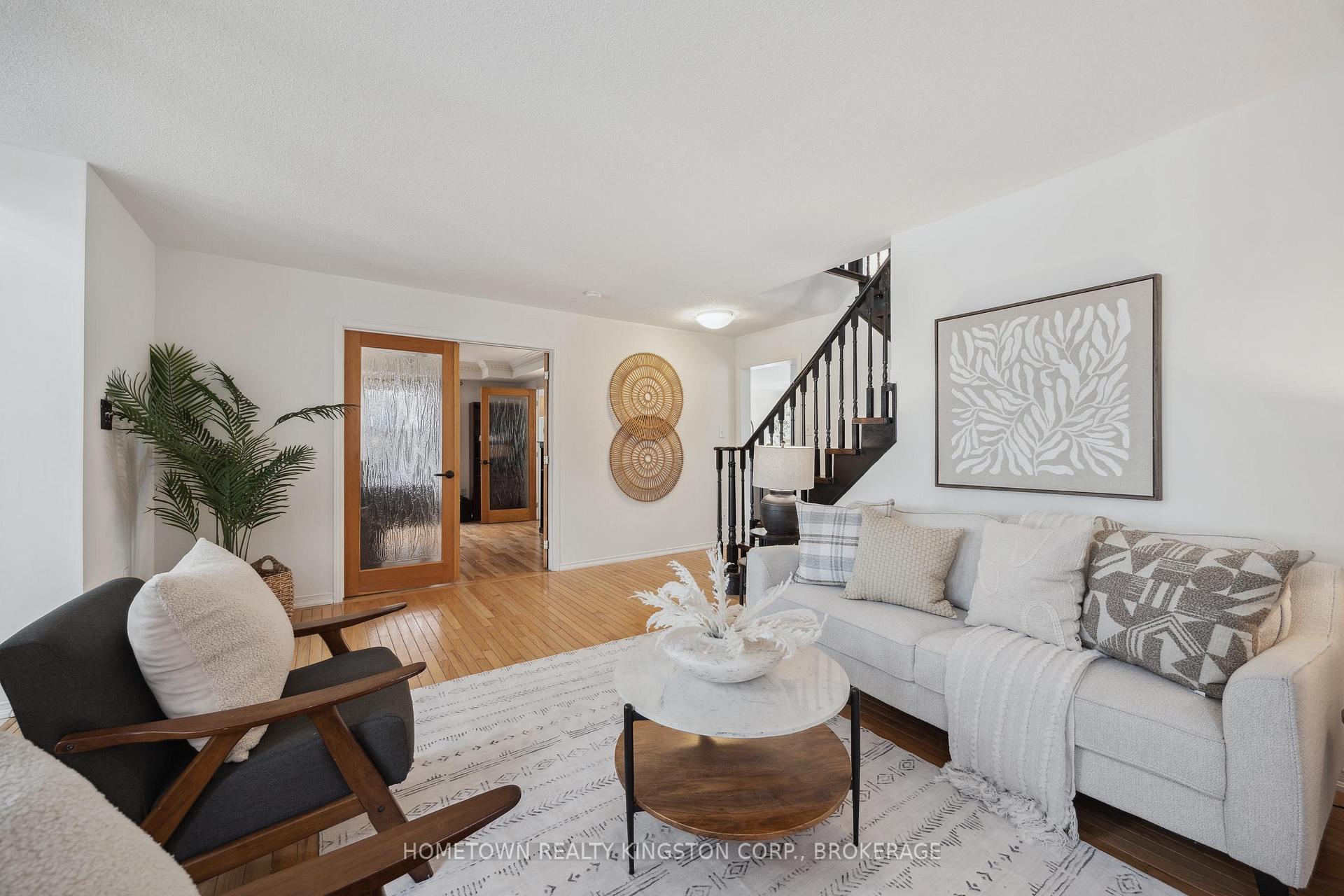 Photo 6 of 11 Holliman Lane, Ajax, South East — HOMEH
