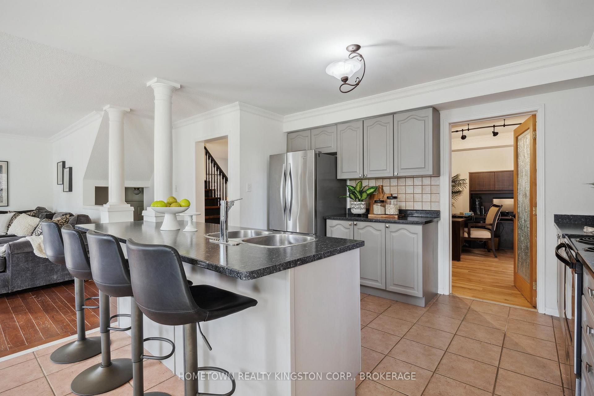 Photo 10 of 11 Holliman Lane, Ajax, South East — HOMEH