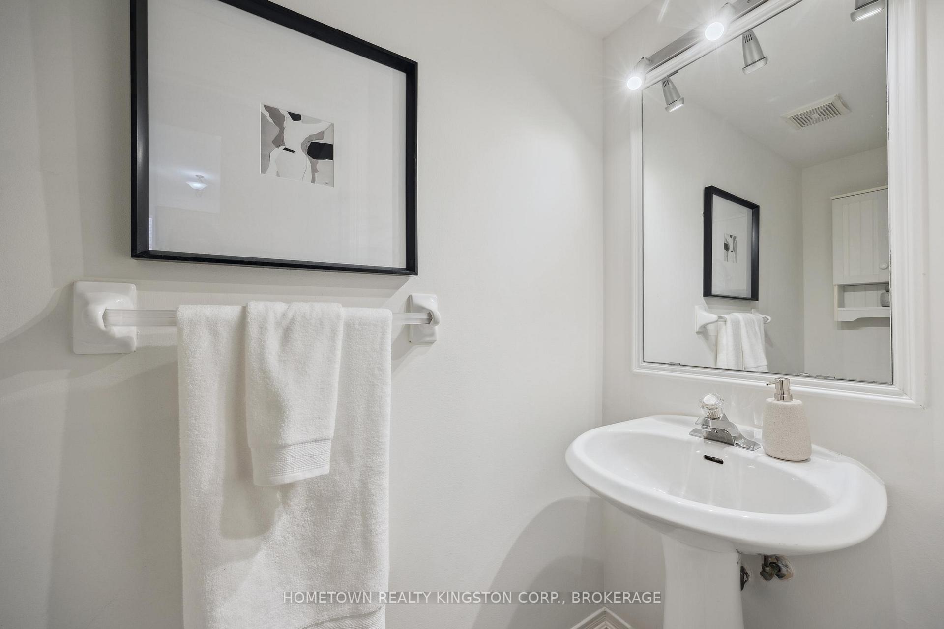 Photo 14 of 11 Holliman Lane, Ajax, South East — HOMEH