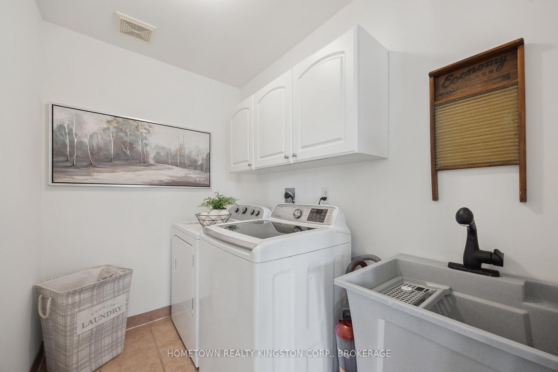 Photo 23 of 11 Holliman Lane, Ajax, South East — HOMEH