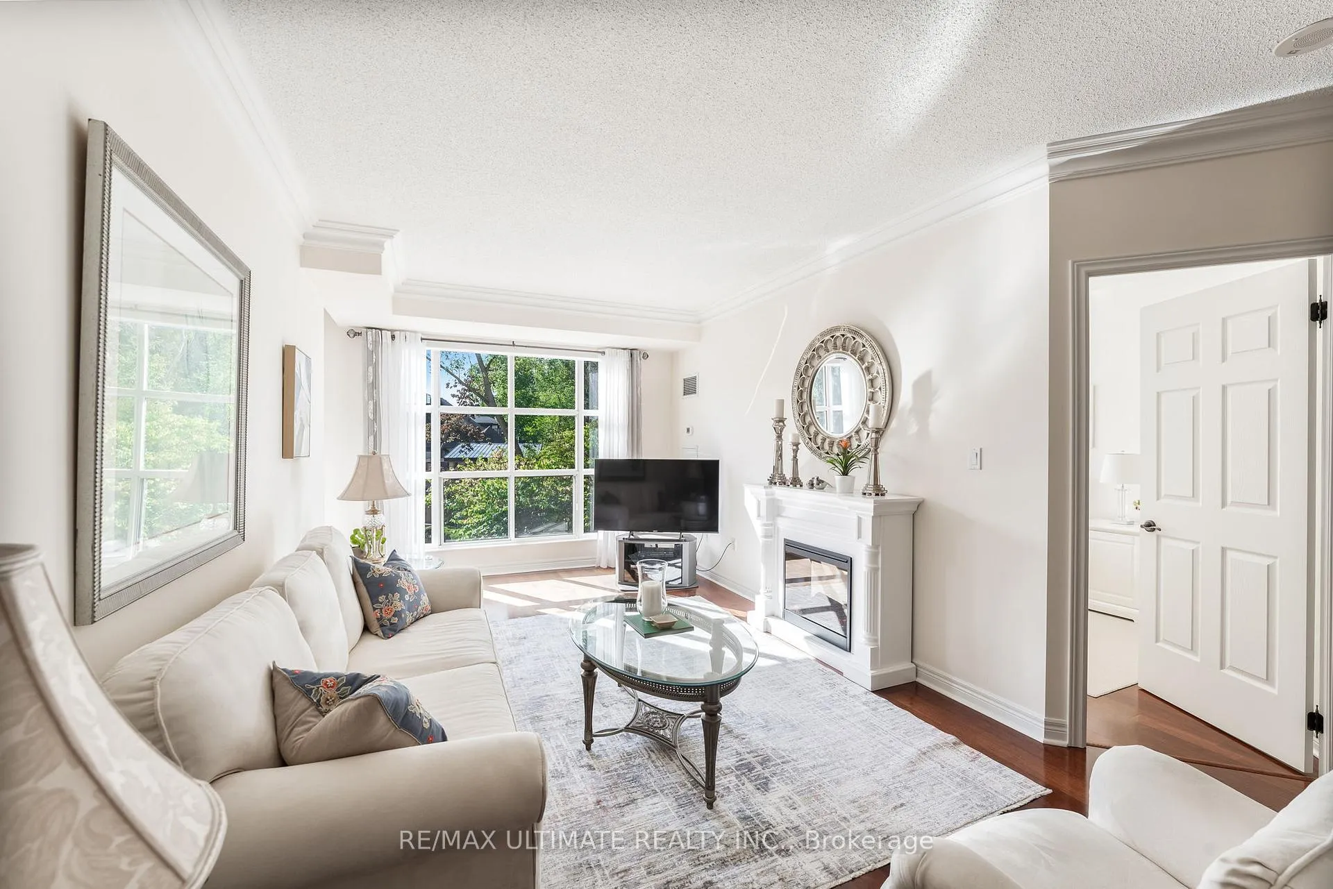 Photo 3 of Unit 203, 3085 Bloor Street W, Etobicoke, Stonegate-Queensway — HOMEH