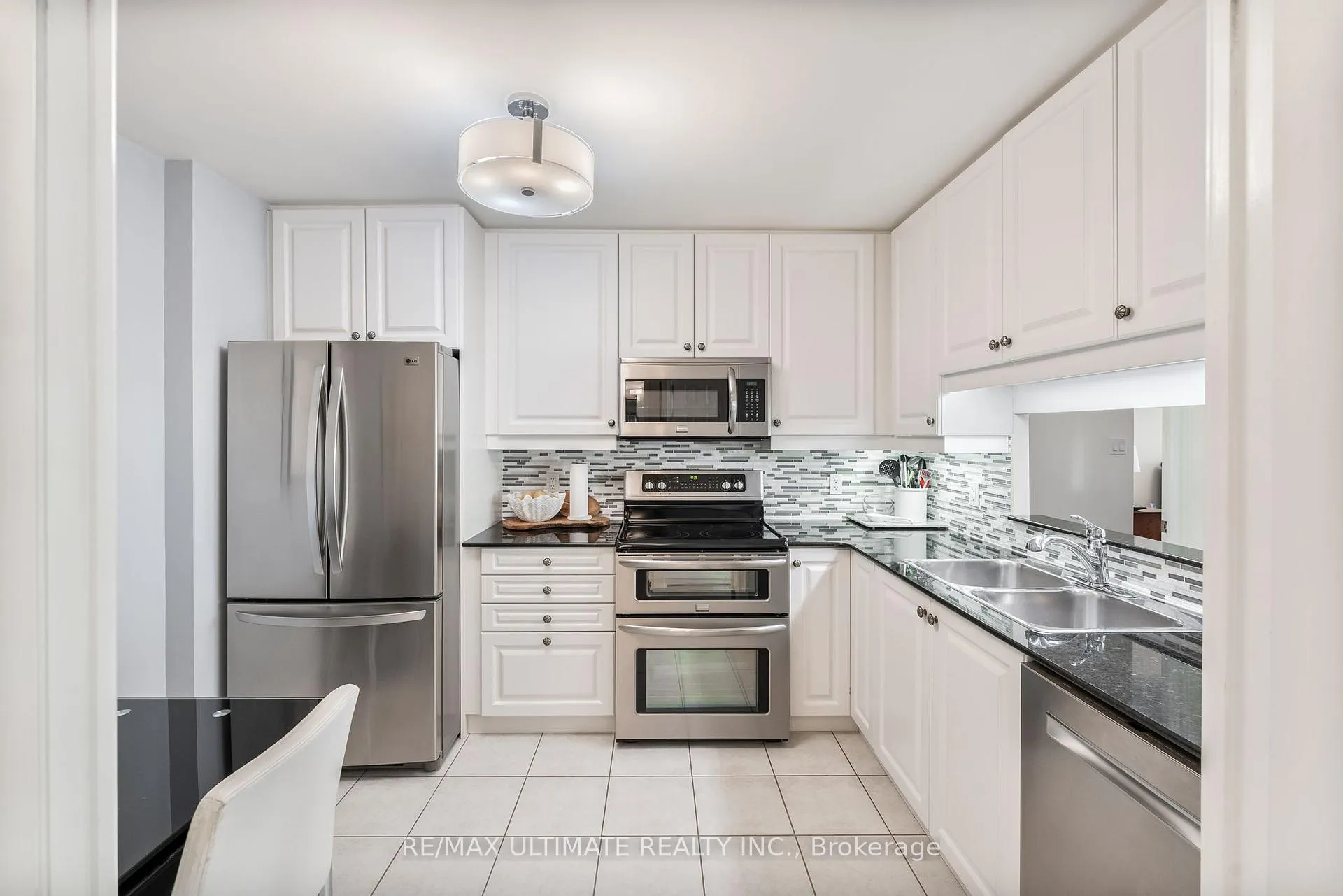 Photo 5 of Unit 203, 3085 Bloor Street W, Etobicoke, Stonegate-Queensway — HOMEH
