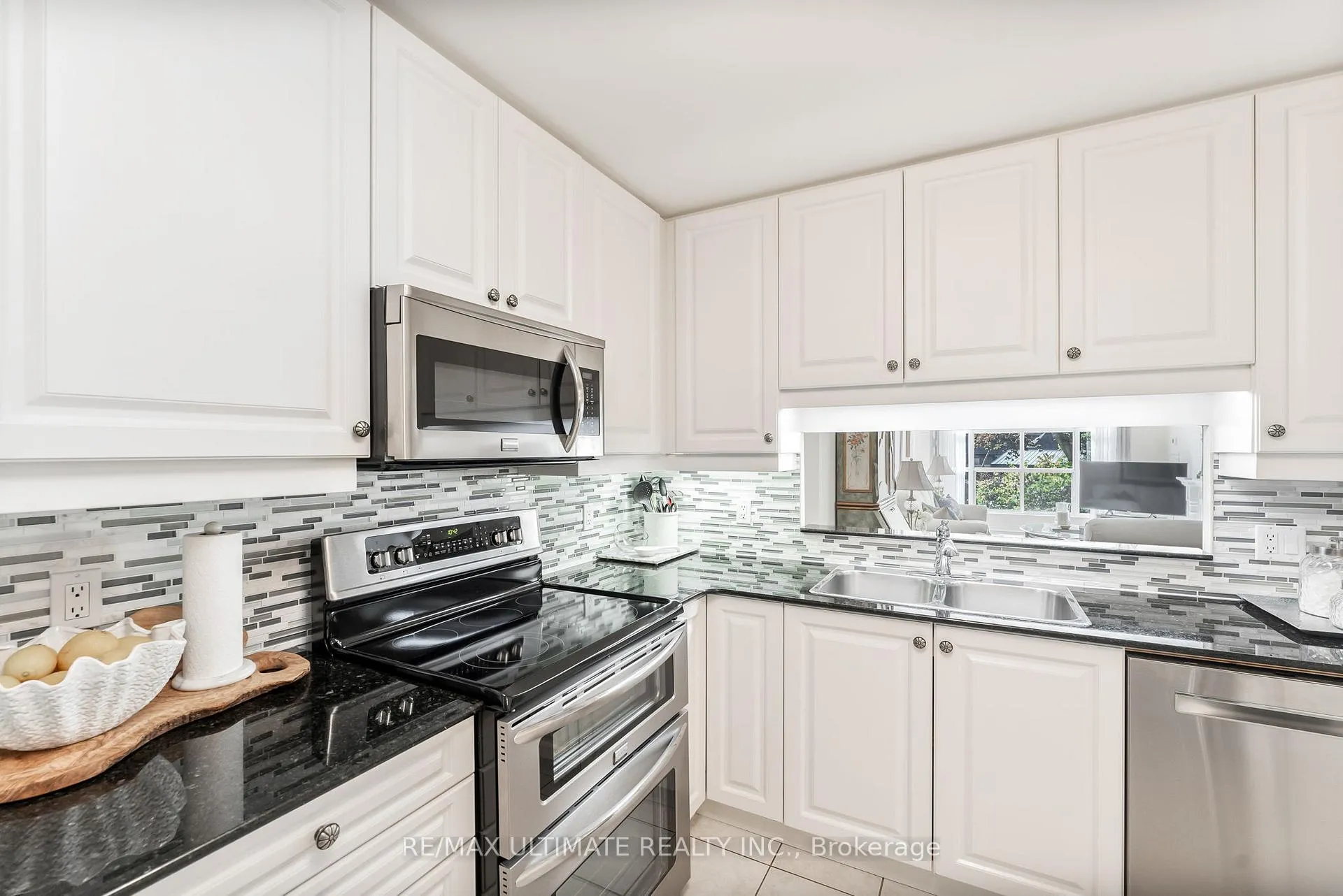 Photo 7 of Unit 203, 3085 Bloor Street W, Etobicoke, Stonegate-Queensway — HOMEH