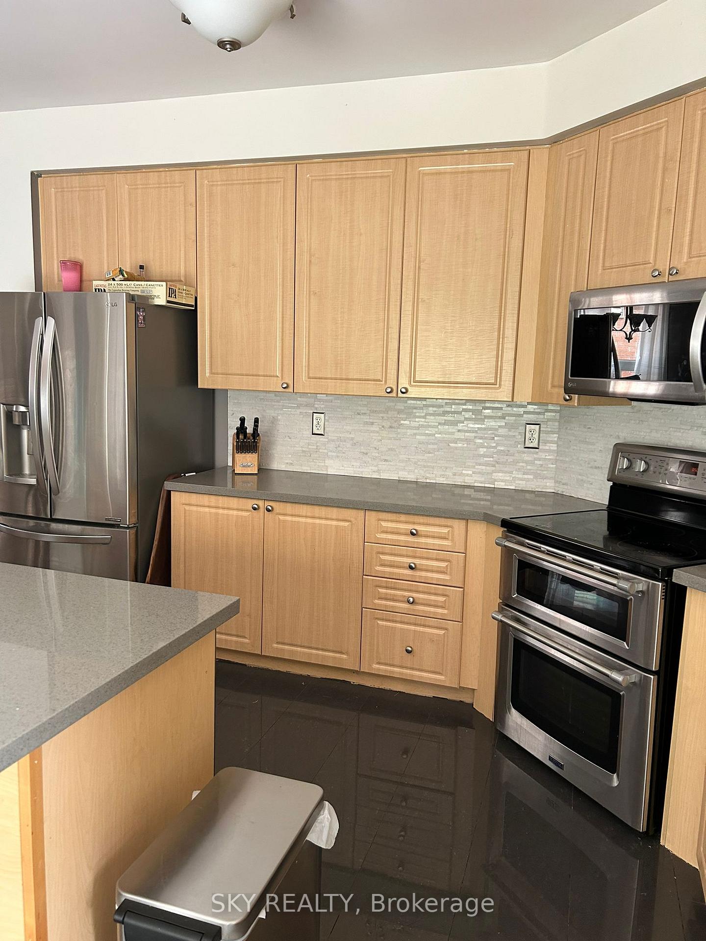 Photo 5 of 139 Jennings Drive, Clarington, Bowmanville — HOMEH