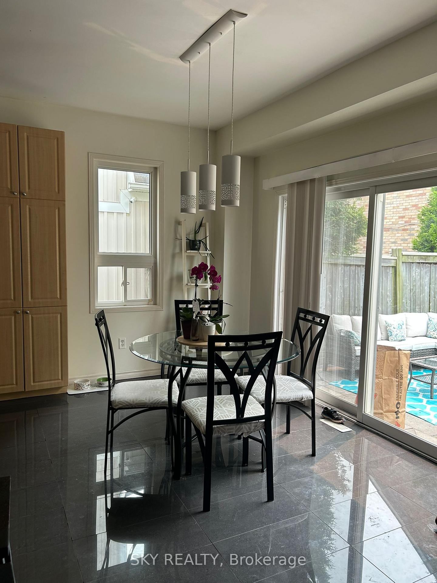 Photo 6 of 139 Jennings Drive, Clarington, Bowmanville — HOMEH