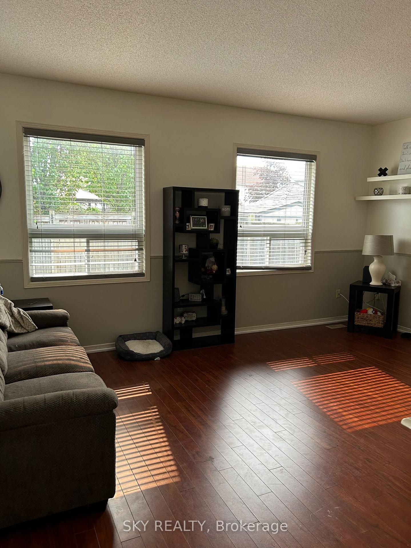 Photo 7 of 139 Jennings Drive, Clarington, Bowmanville — HOMEH