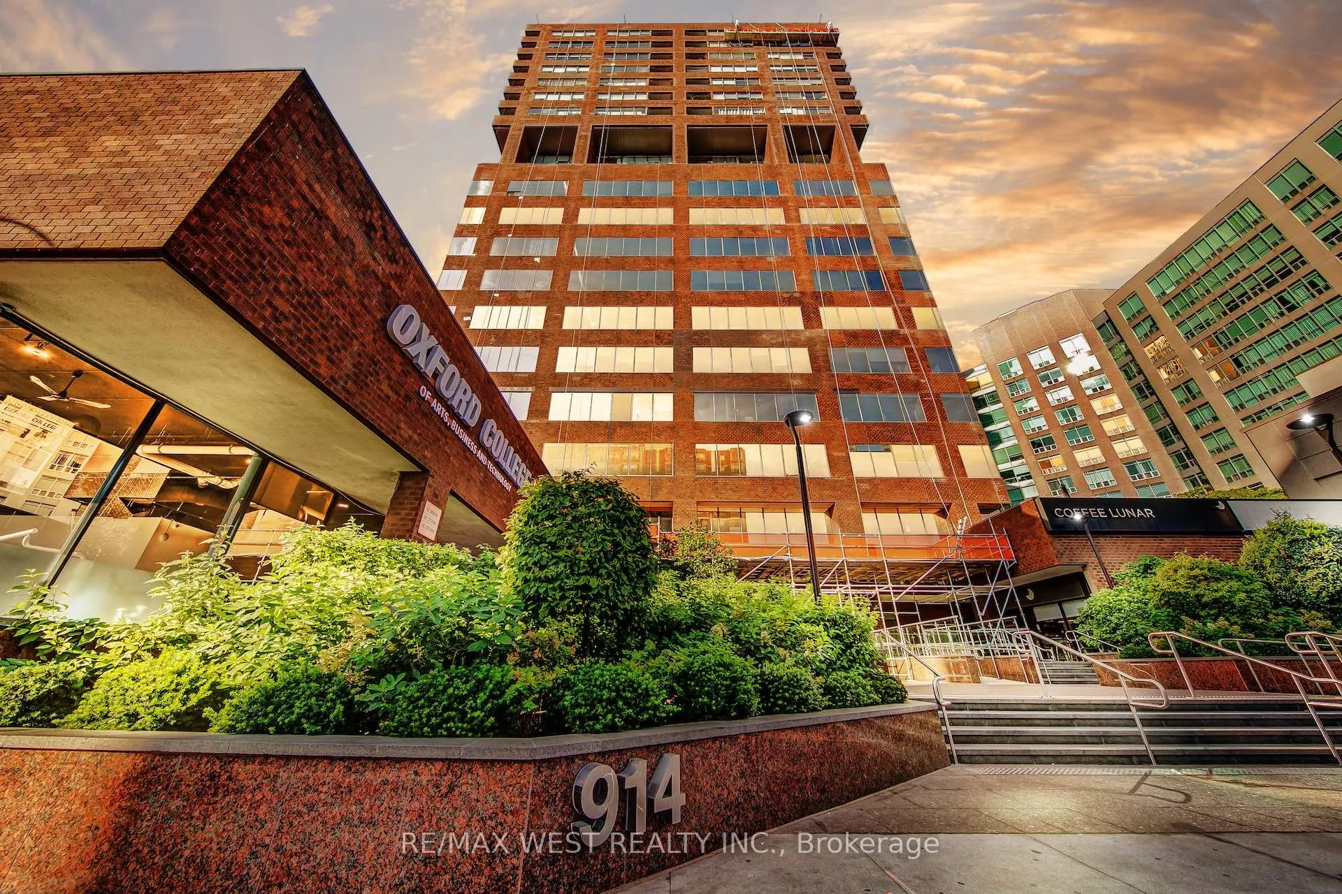 Front of Unit 1202, 914 Yonge Street