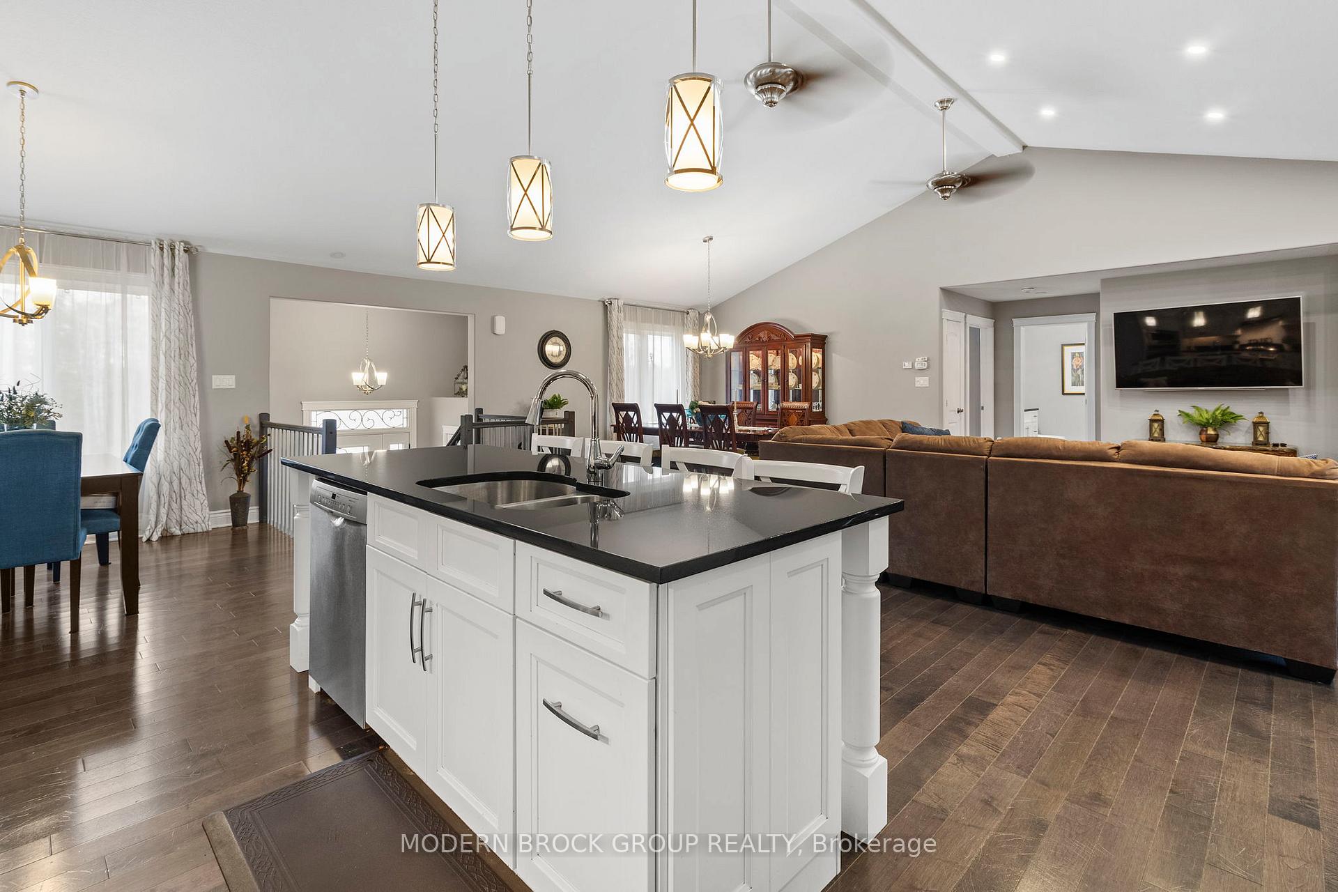 Photo 10 of 2221 Crowder Road, Edwardsburgh/Cardinal, Edwardsburgh/Cardinal Twp — HOMEH