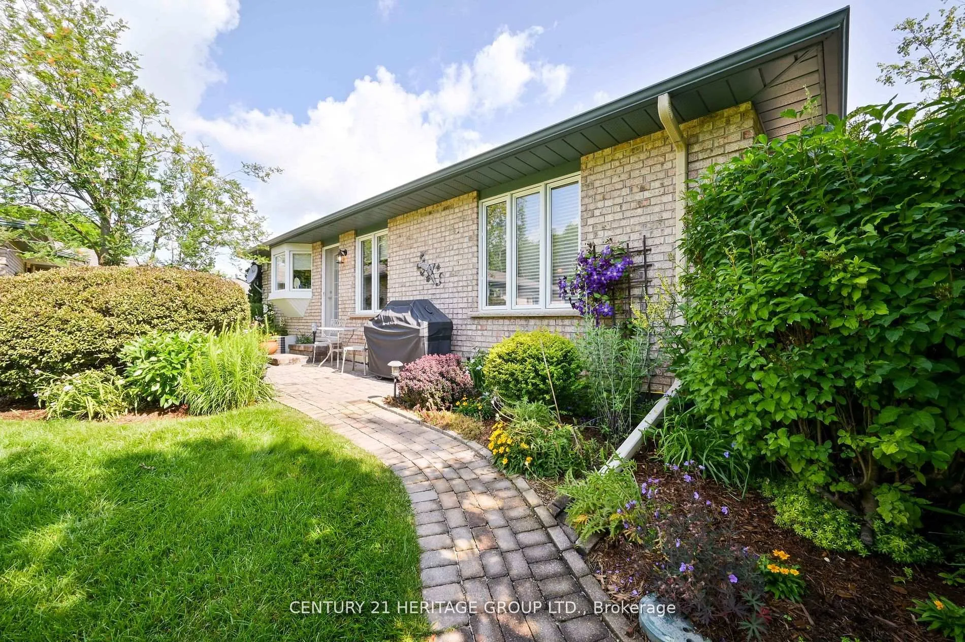 Photo 5 of Unit 2, 23 Reddington Drive, Caledon, Palgrave — HOMEH