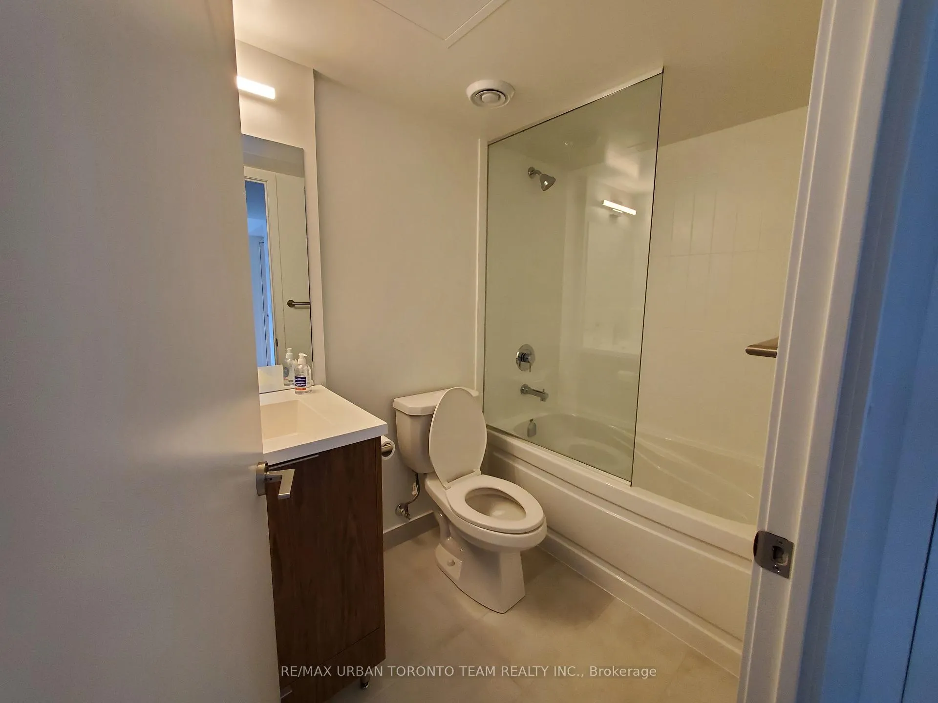 Photo 6 of Unit 711, 60 Shuter Street, Toronto, Church-Yonge Corridor — HOMEH