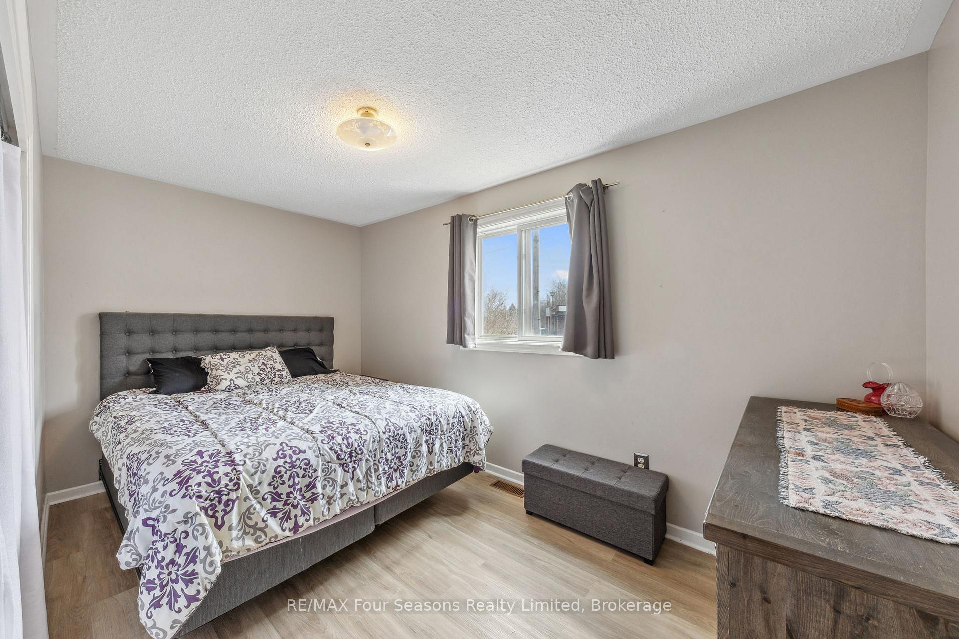 Photo 11 of 7146 Highway 26, Clearview, Stayner — HOMEH
