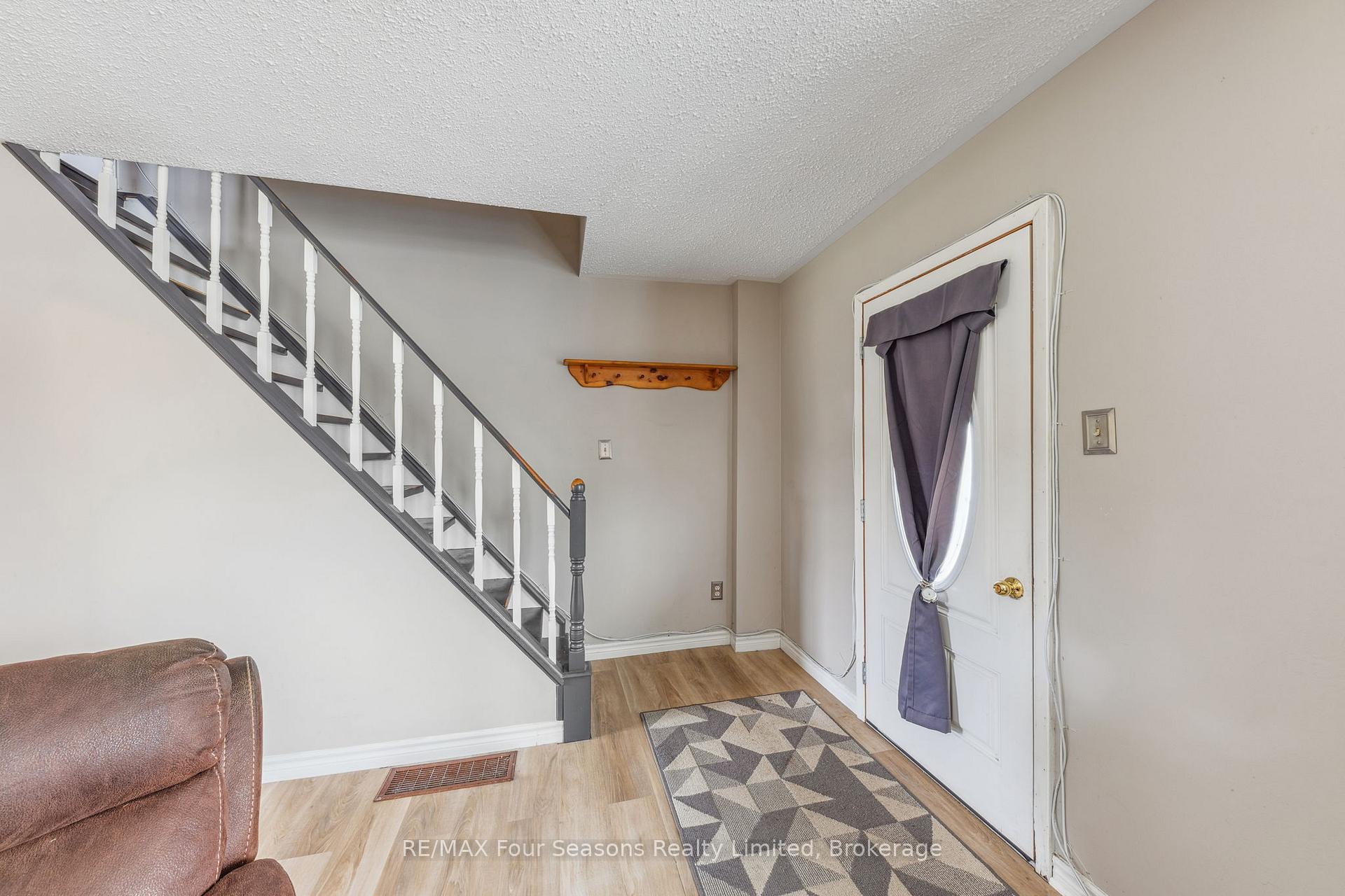 Photo 14 of 7146 Highway 26, Clearview, Stayner — HOMEH