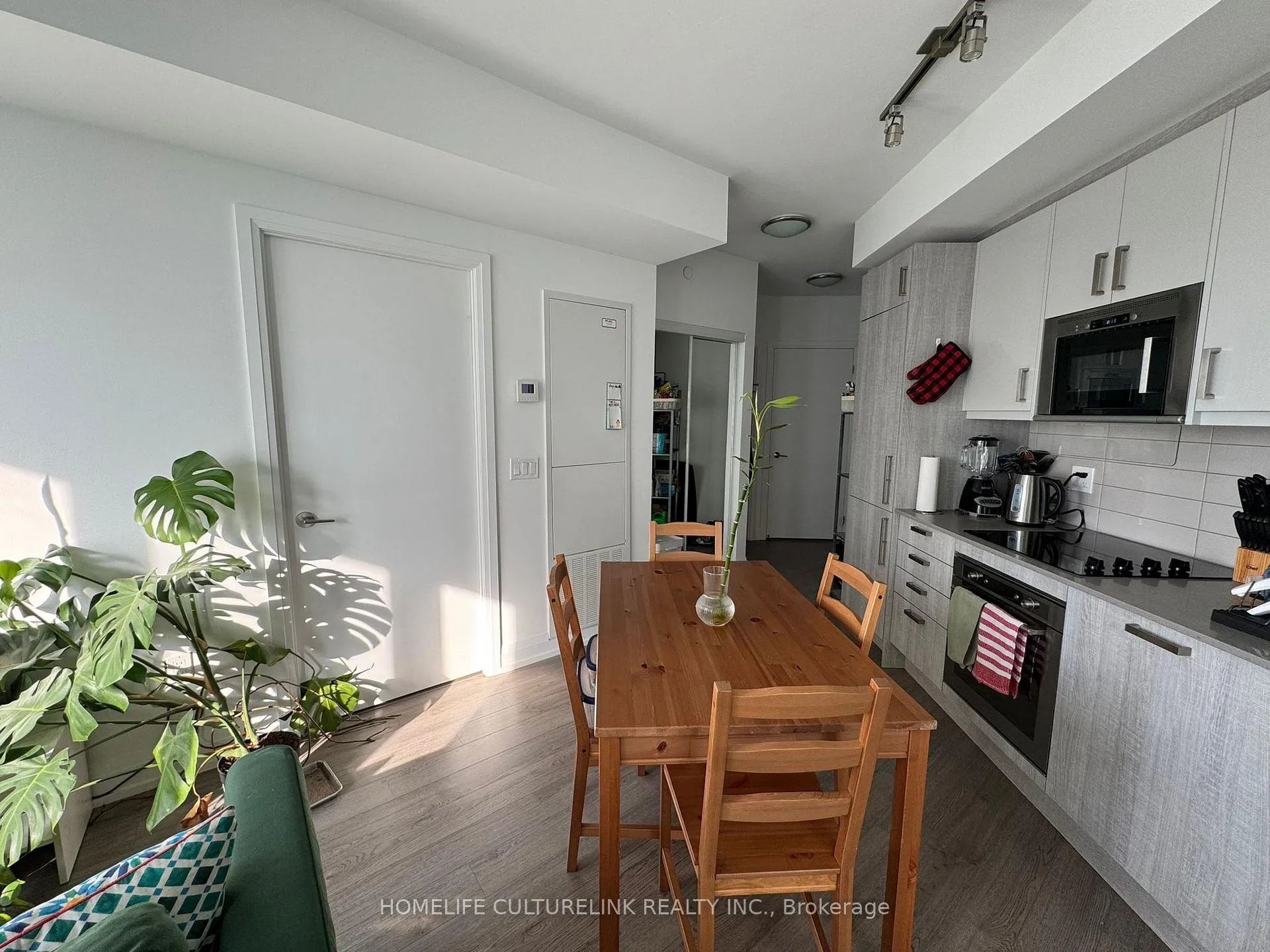 Photo 8 of Unit 3002, 77 Mutual Street, Toronto, Church-Yonge Corridor — HOMEH